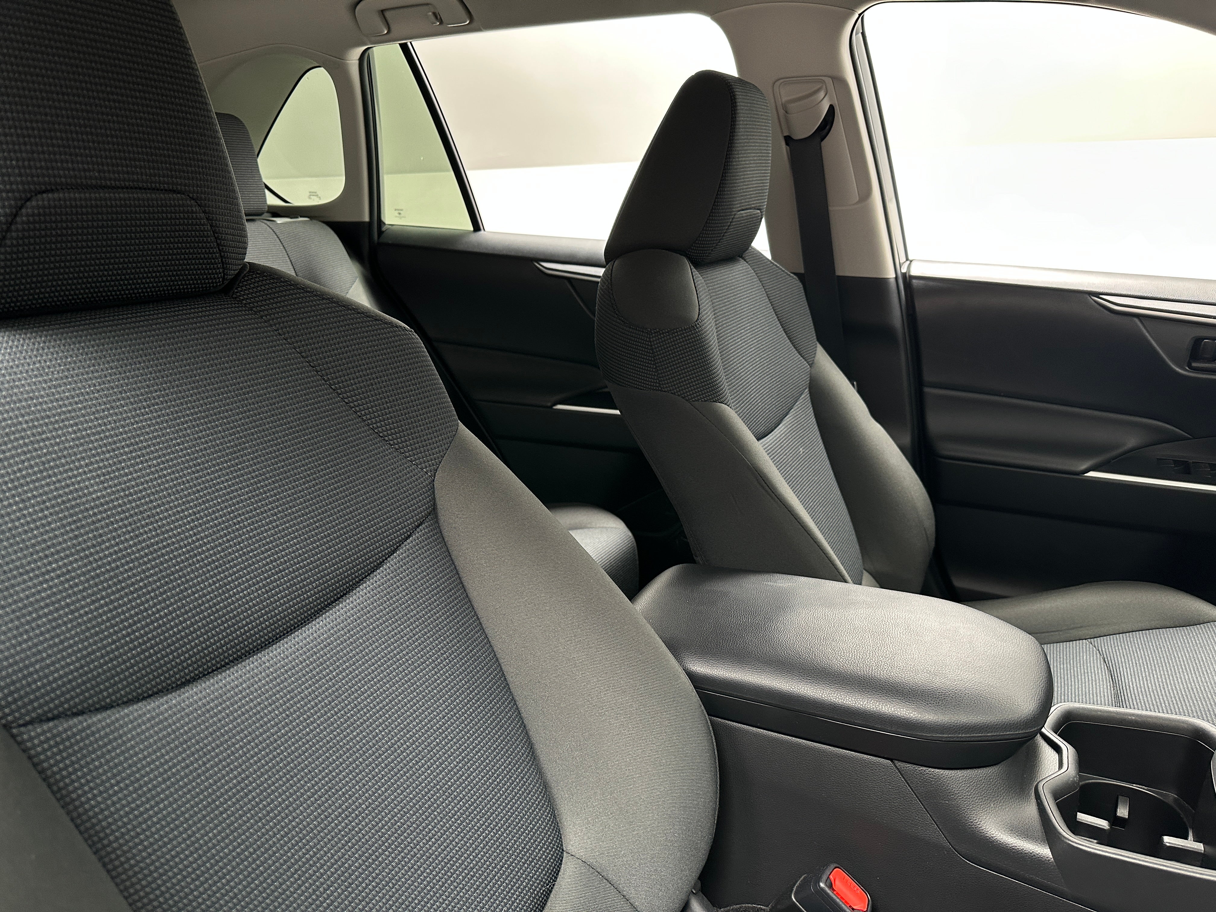 2022 Toyota RAV4 LE 2