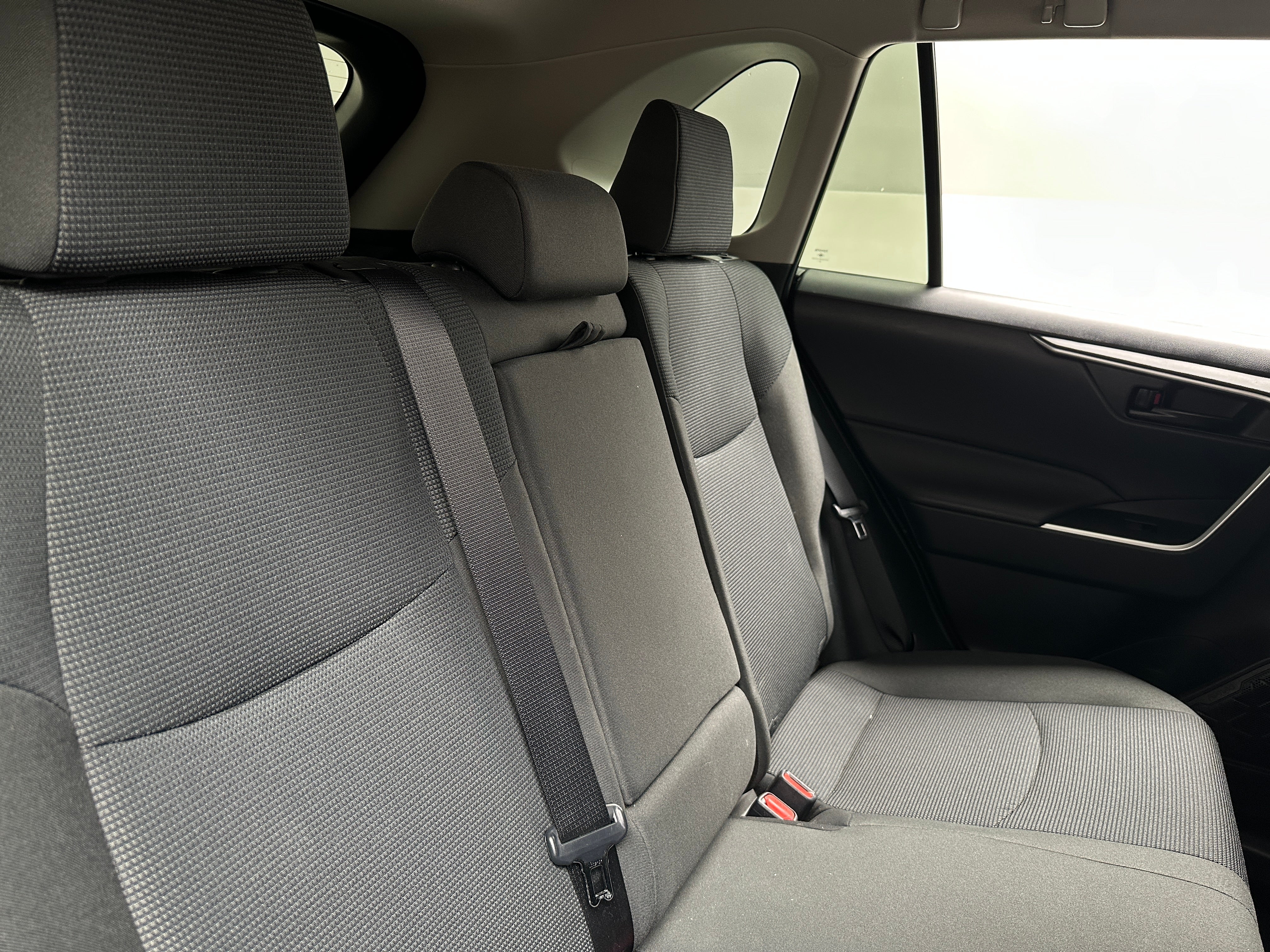 2022 Toyota RAV4 LE 6