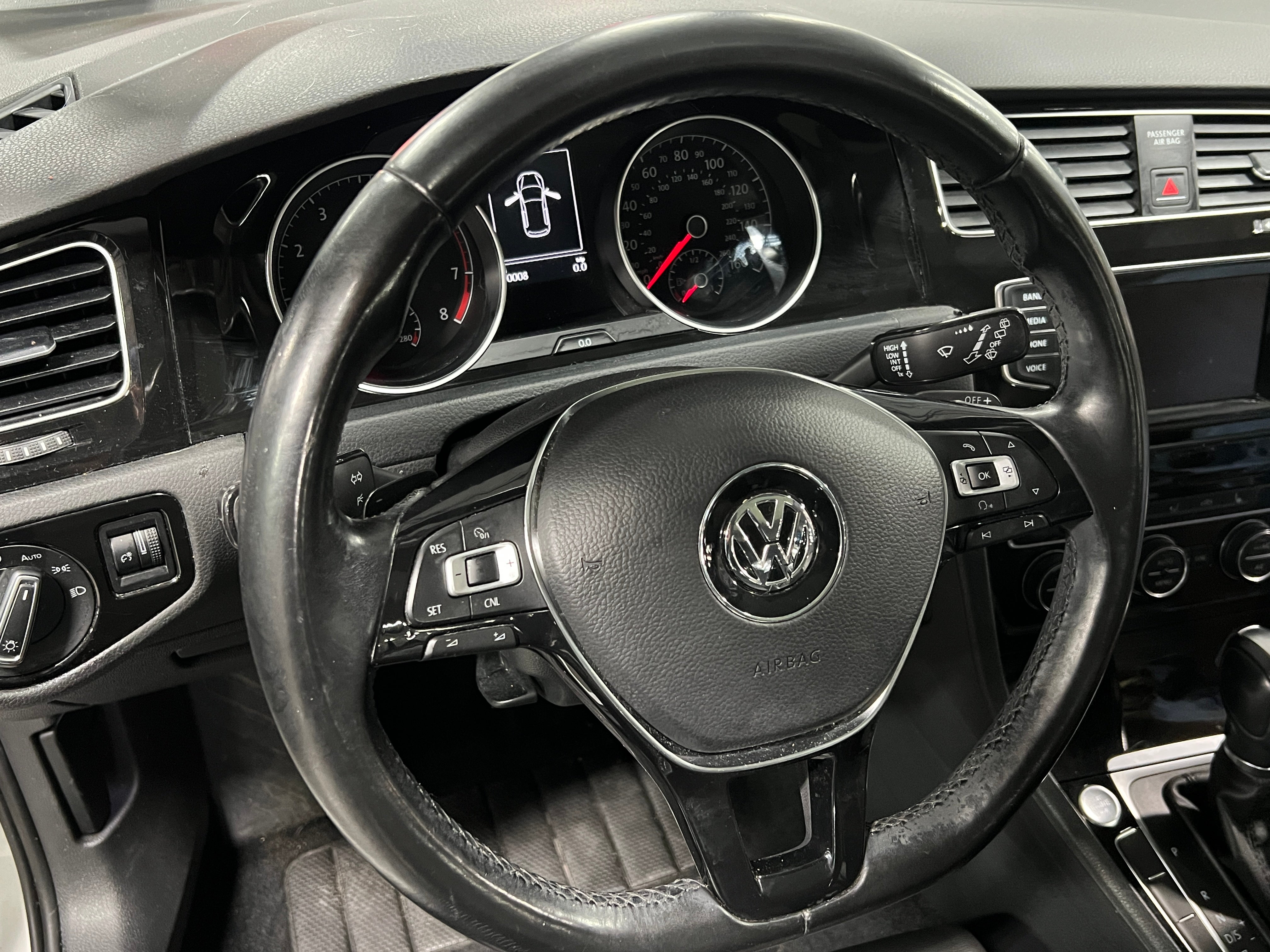 2015 Volkswagen Golf SEL 4