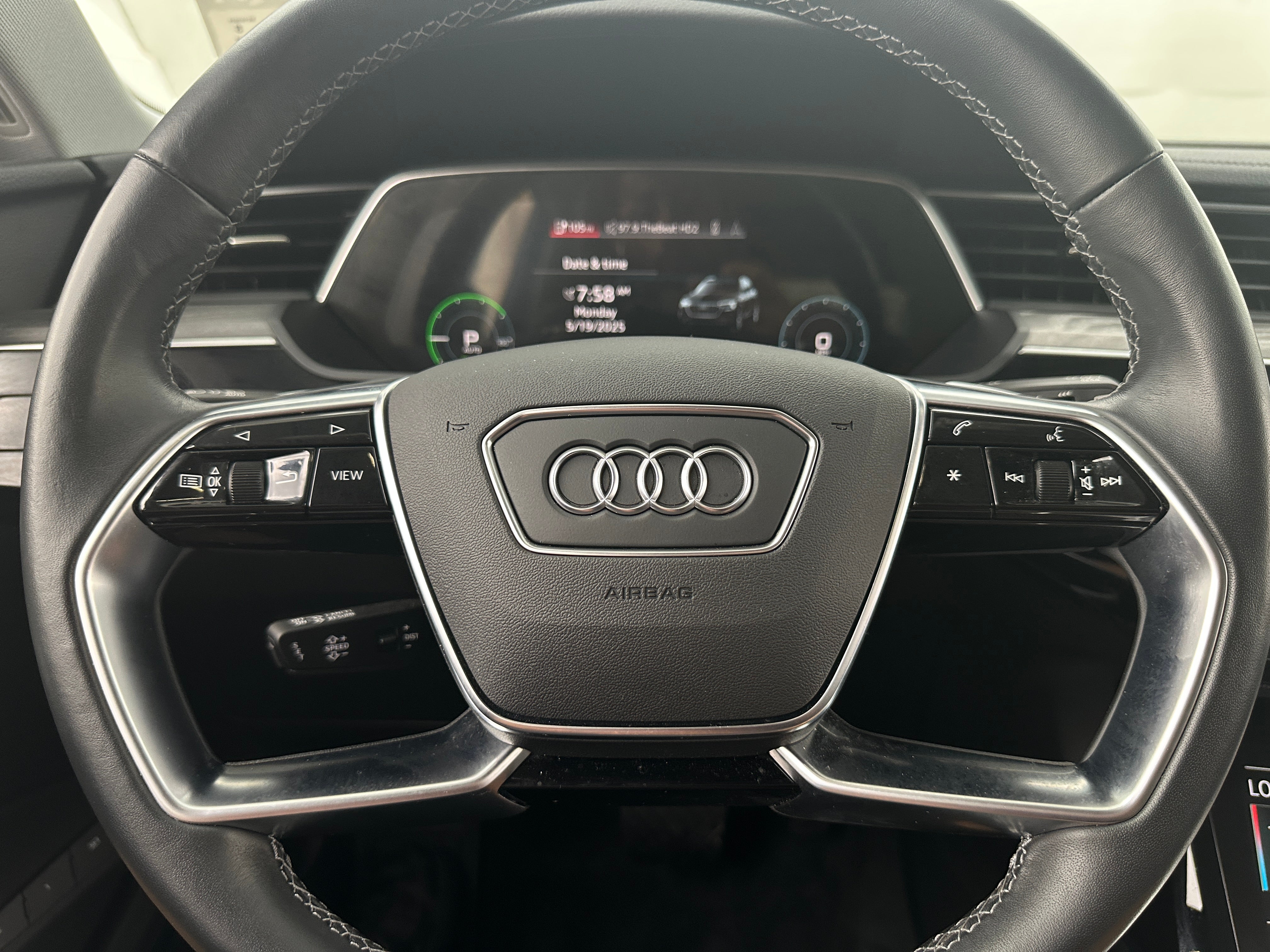 2022 Audi e-tron Premium Plus 4
