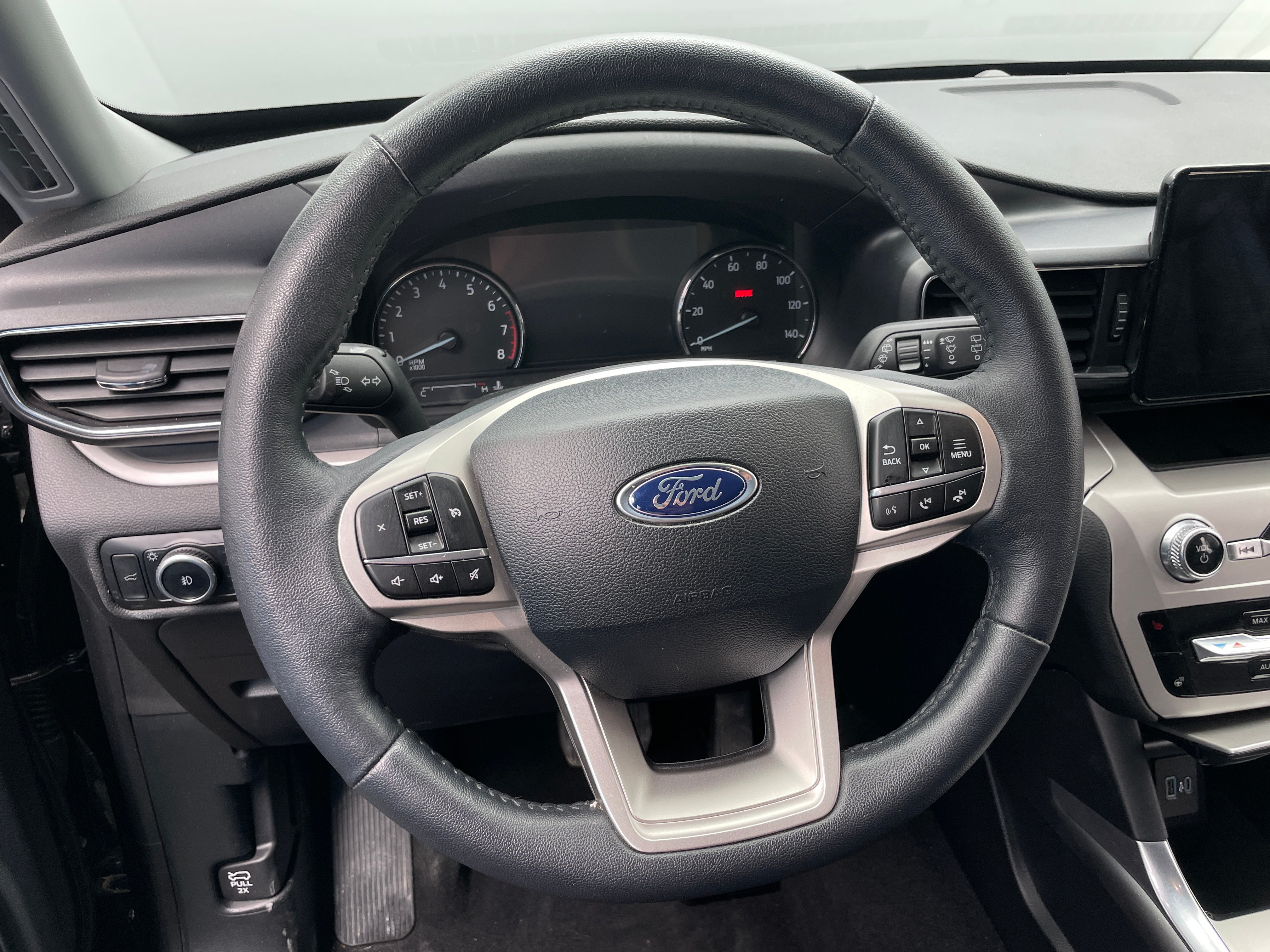 2024 Ford Explorer XLT 4