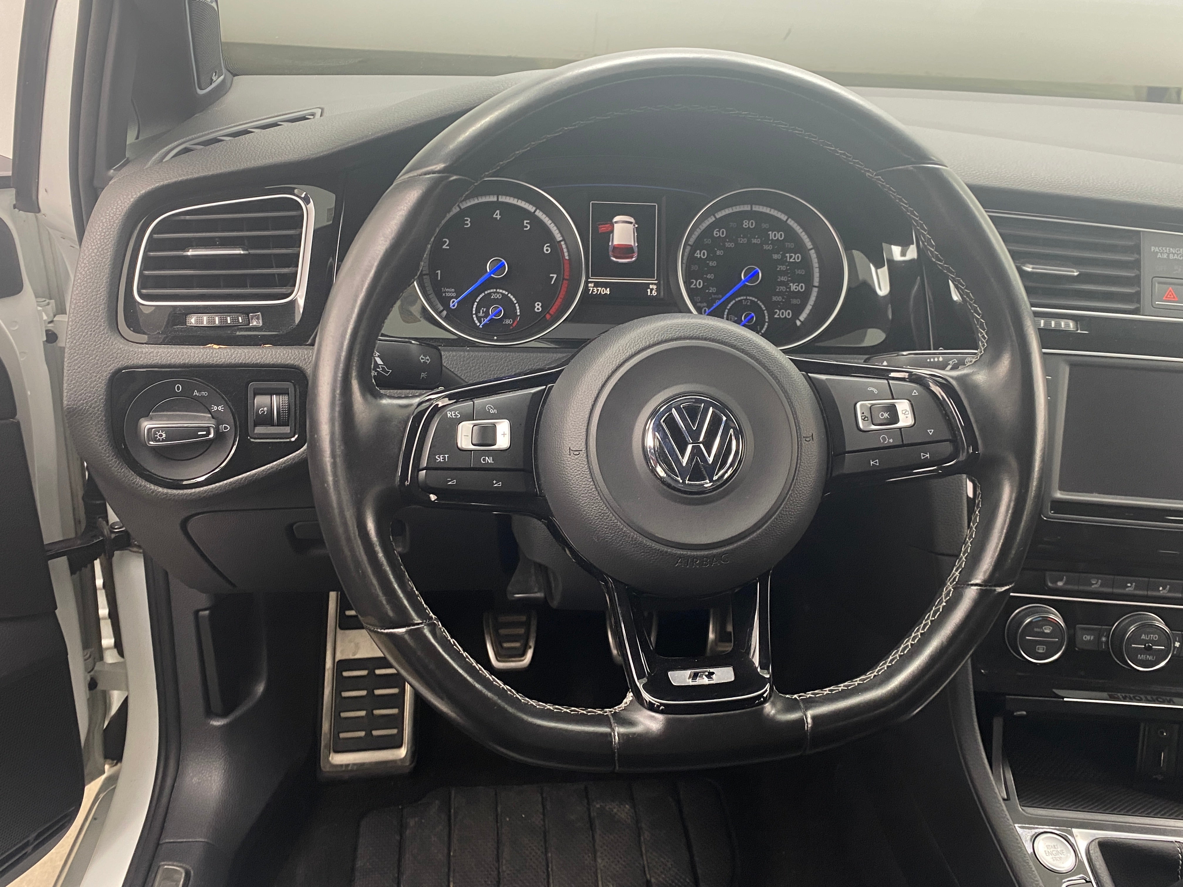 2016 Volkswagen Golf R 4