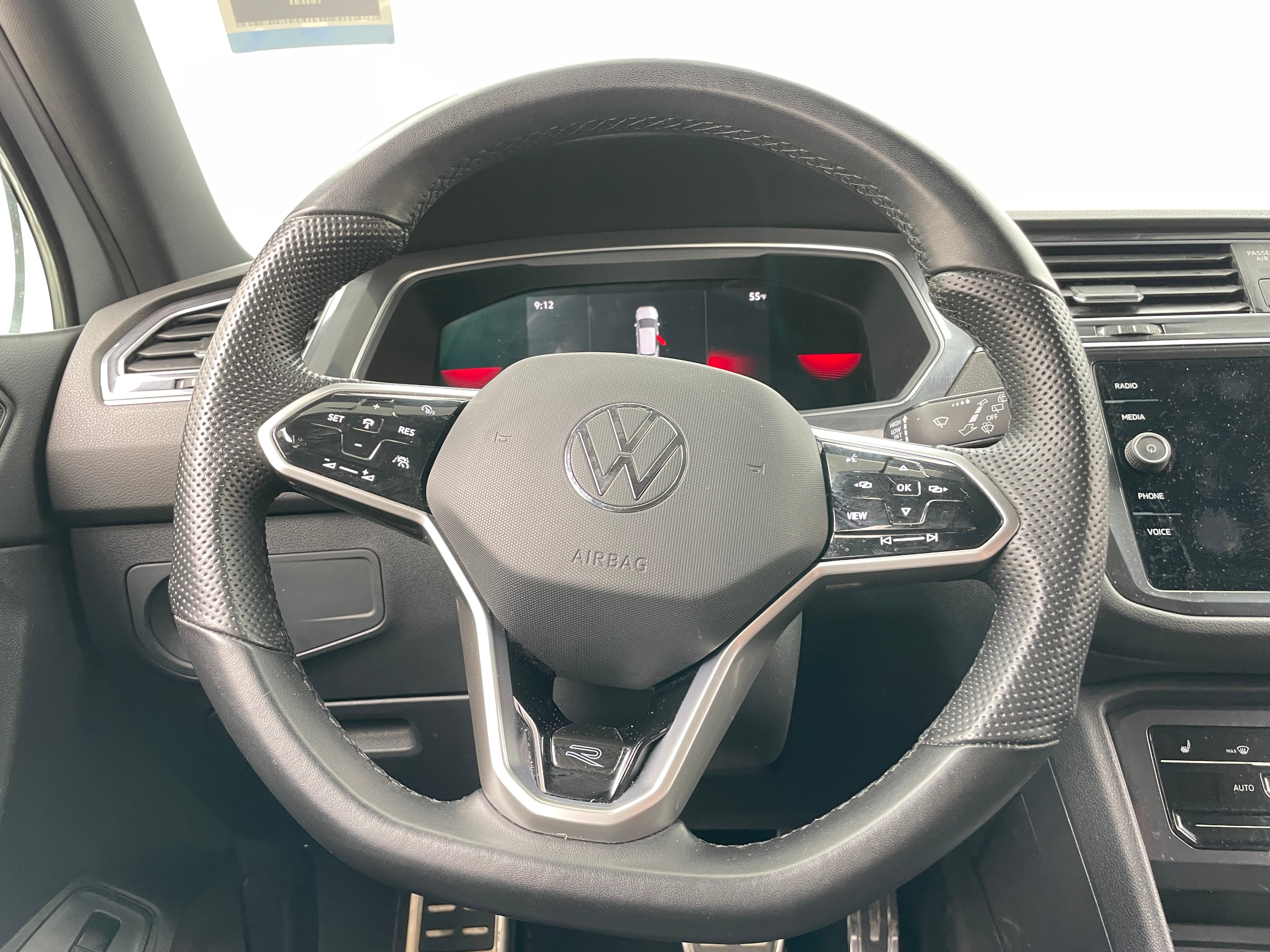 2022 Volkswagen Tiguan SE R-Line Black 4