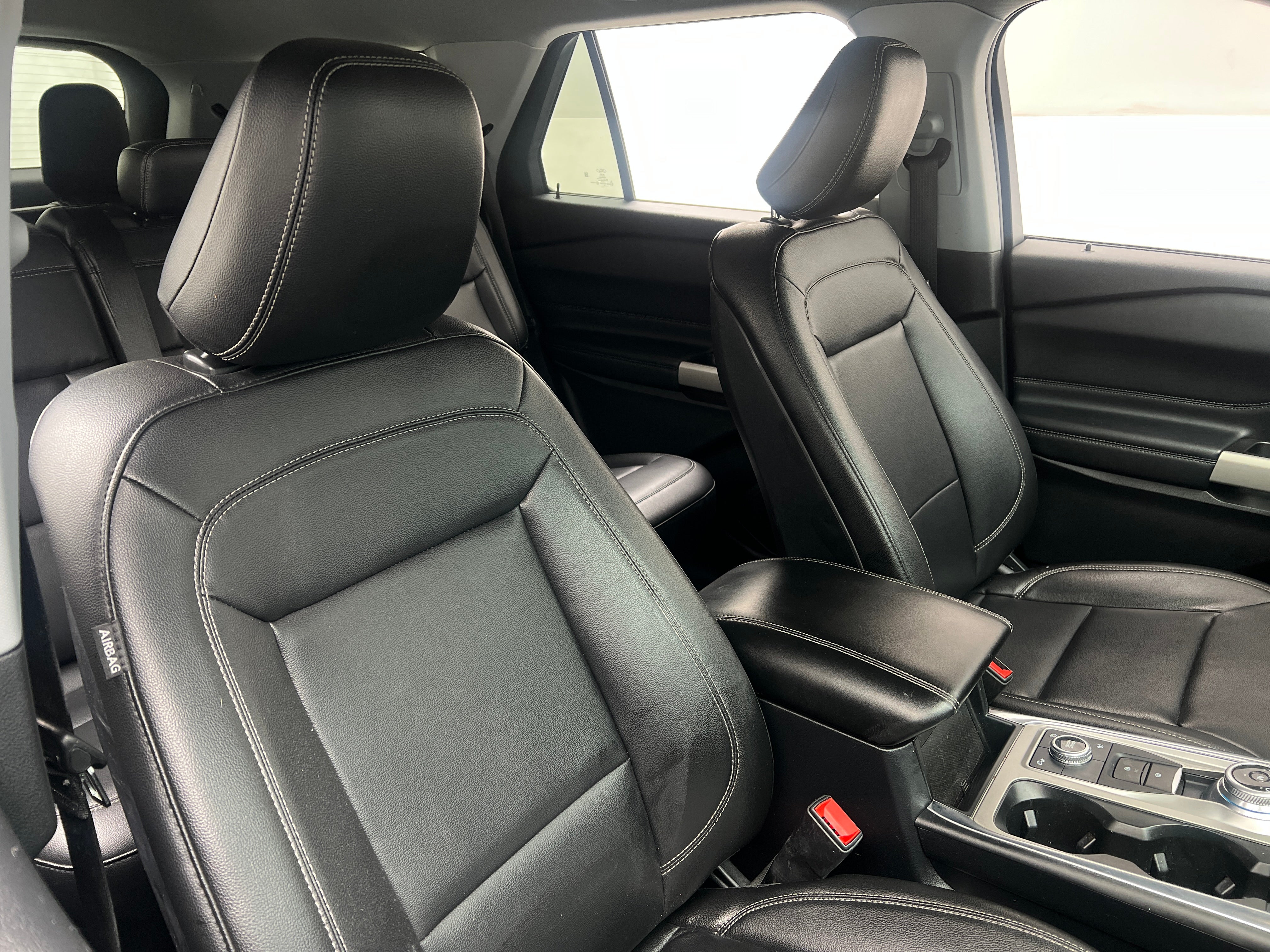 2020 Ford Explorer XLT 2