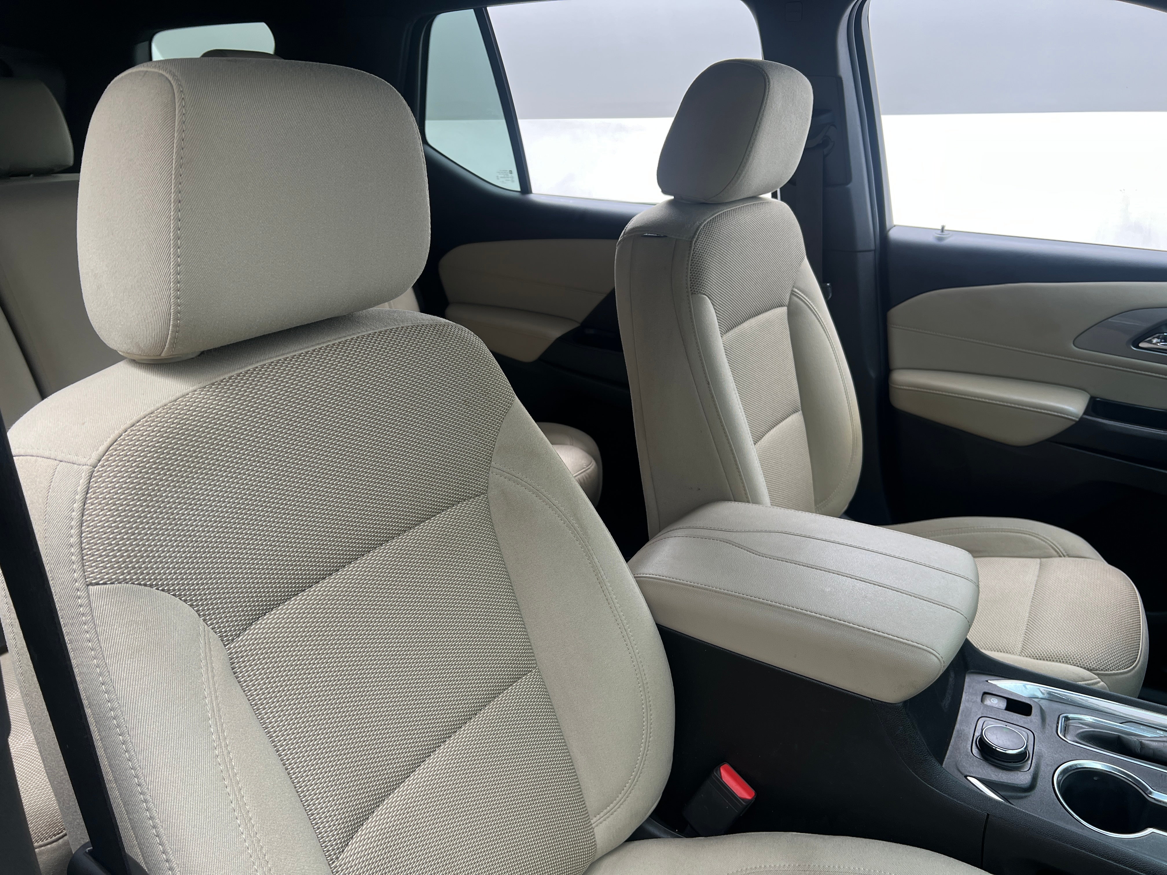 2023 Chevrolet Traverse LS 2