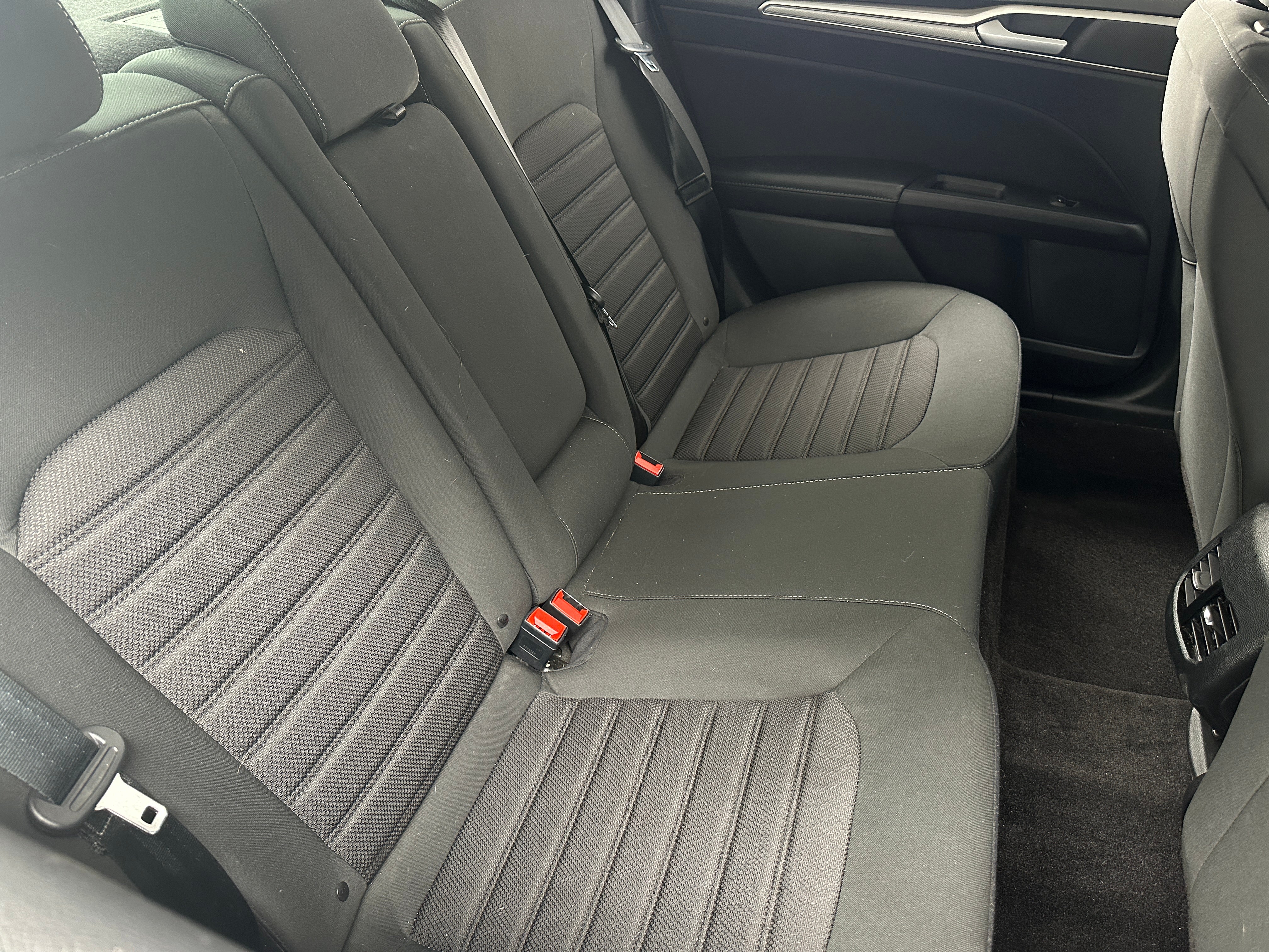 2020 Ford Fusion SE 6