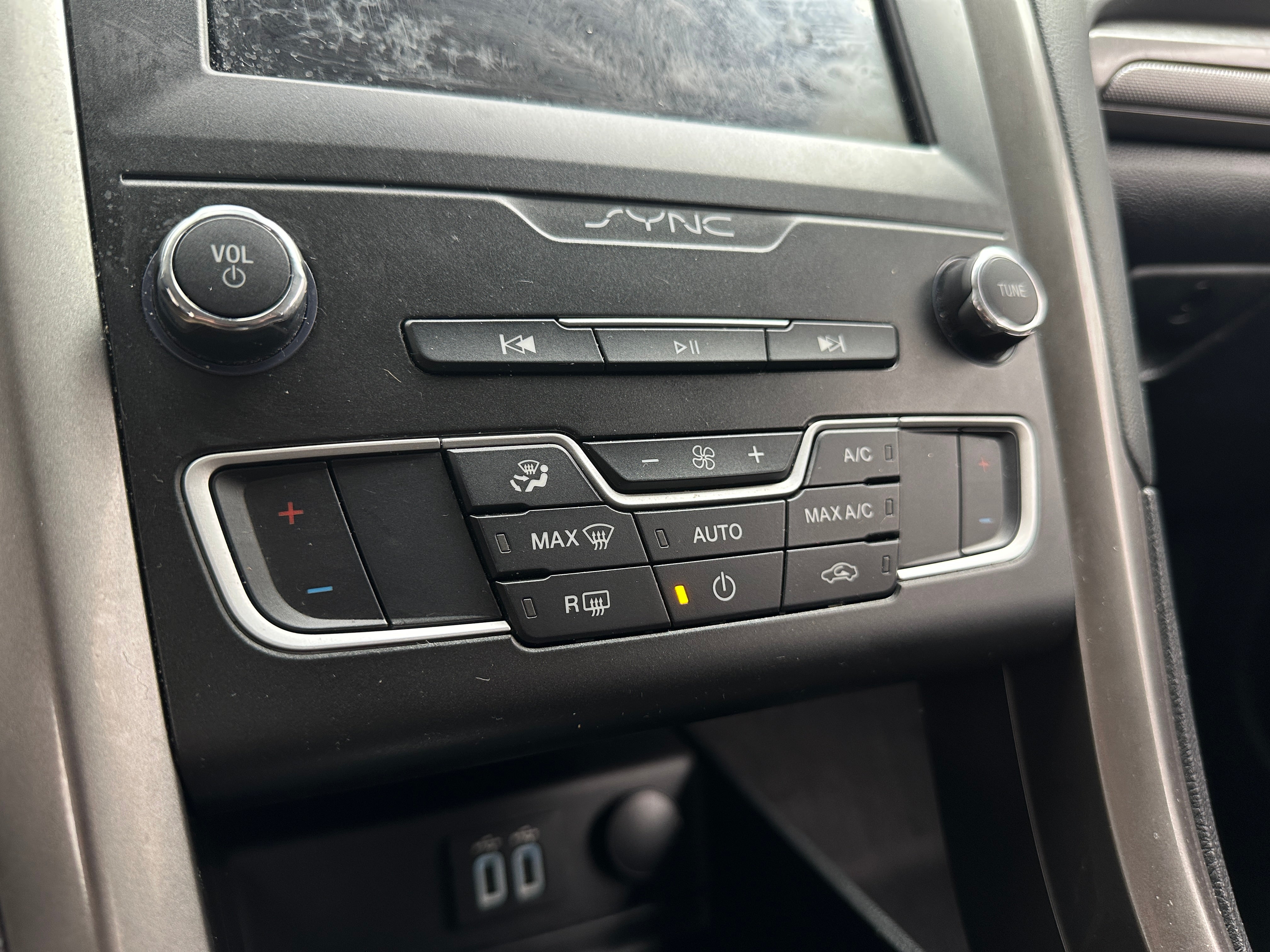 2020 Ford Fusion SE 4