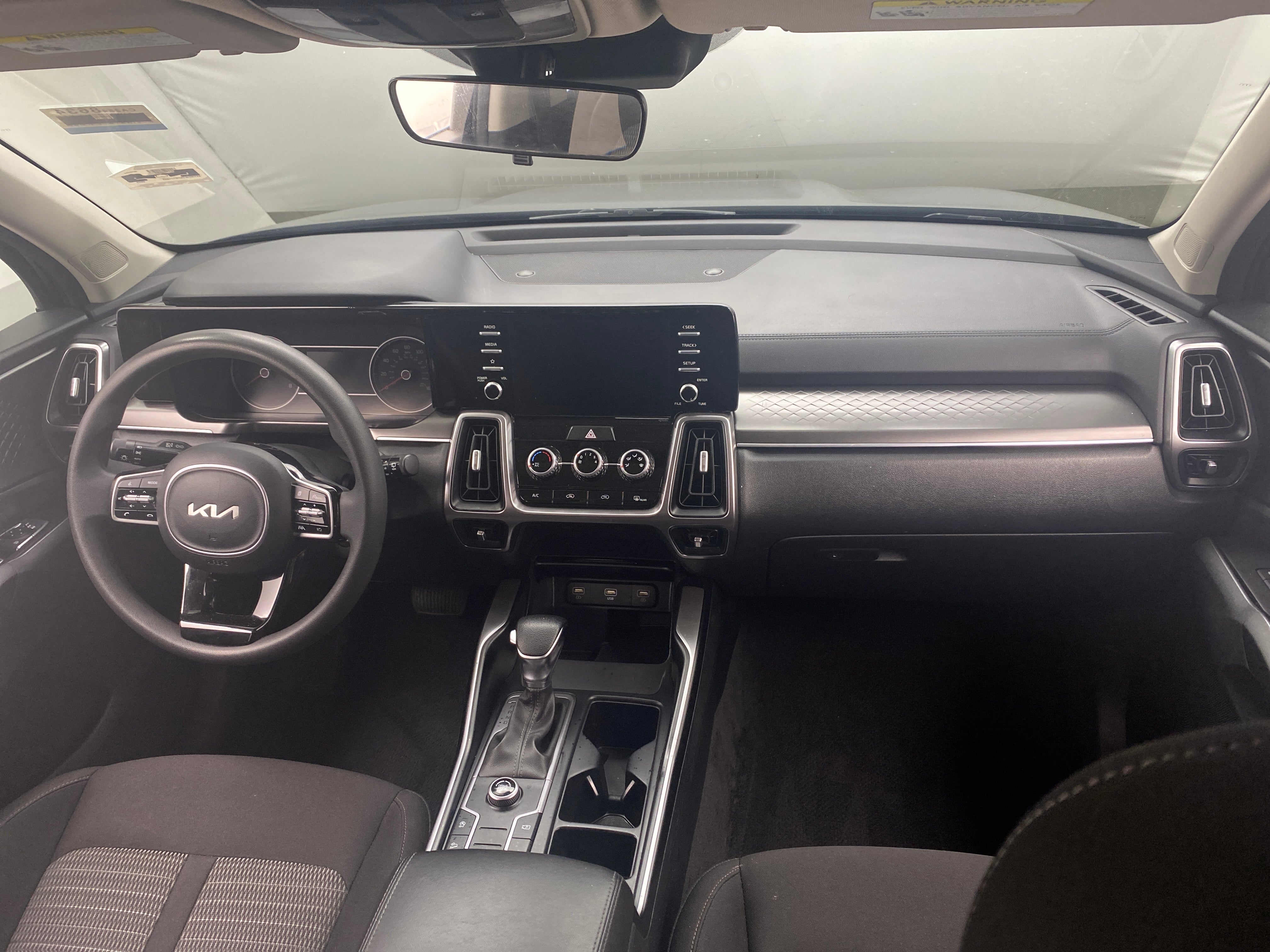 2023 Kia Sorento LX 3