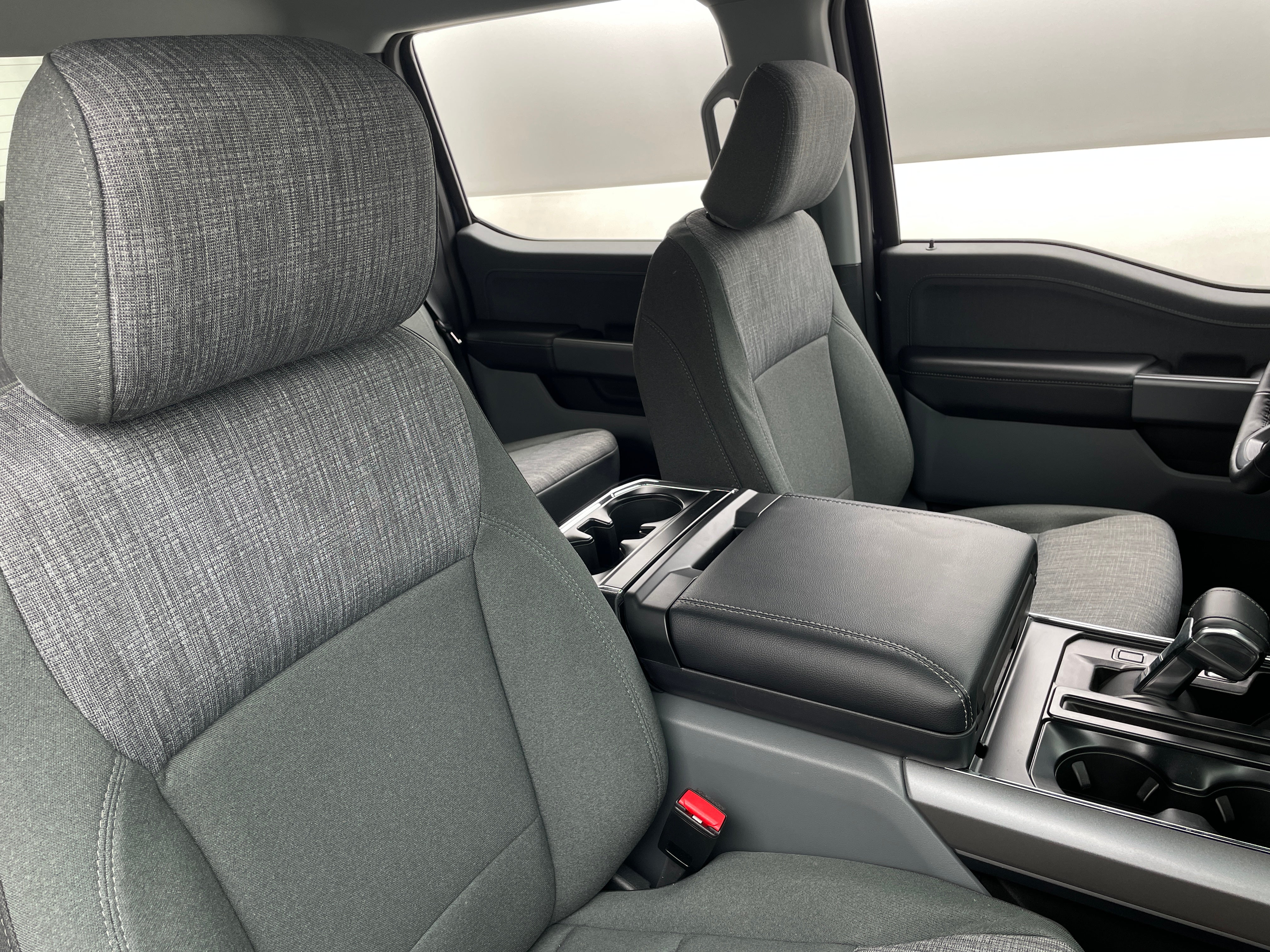 2023 Ford F-150 Lightning XLT 2