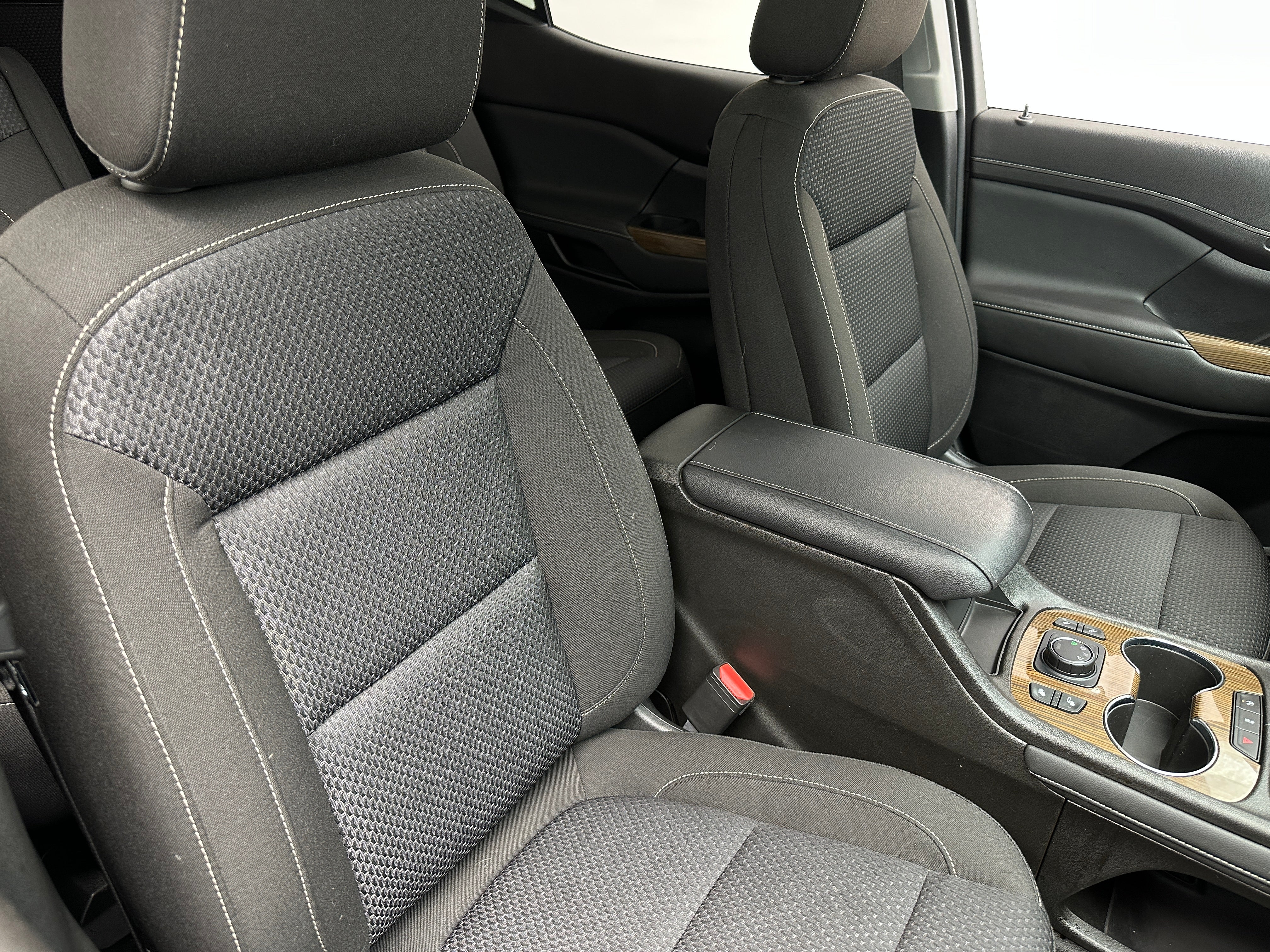 2023 GMC Acadia SLE 2
