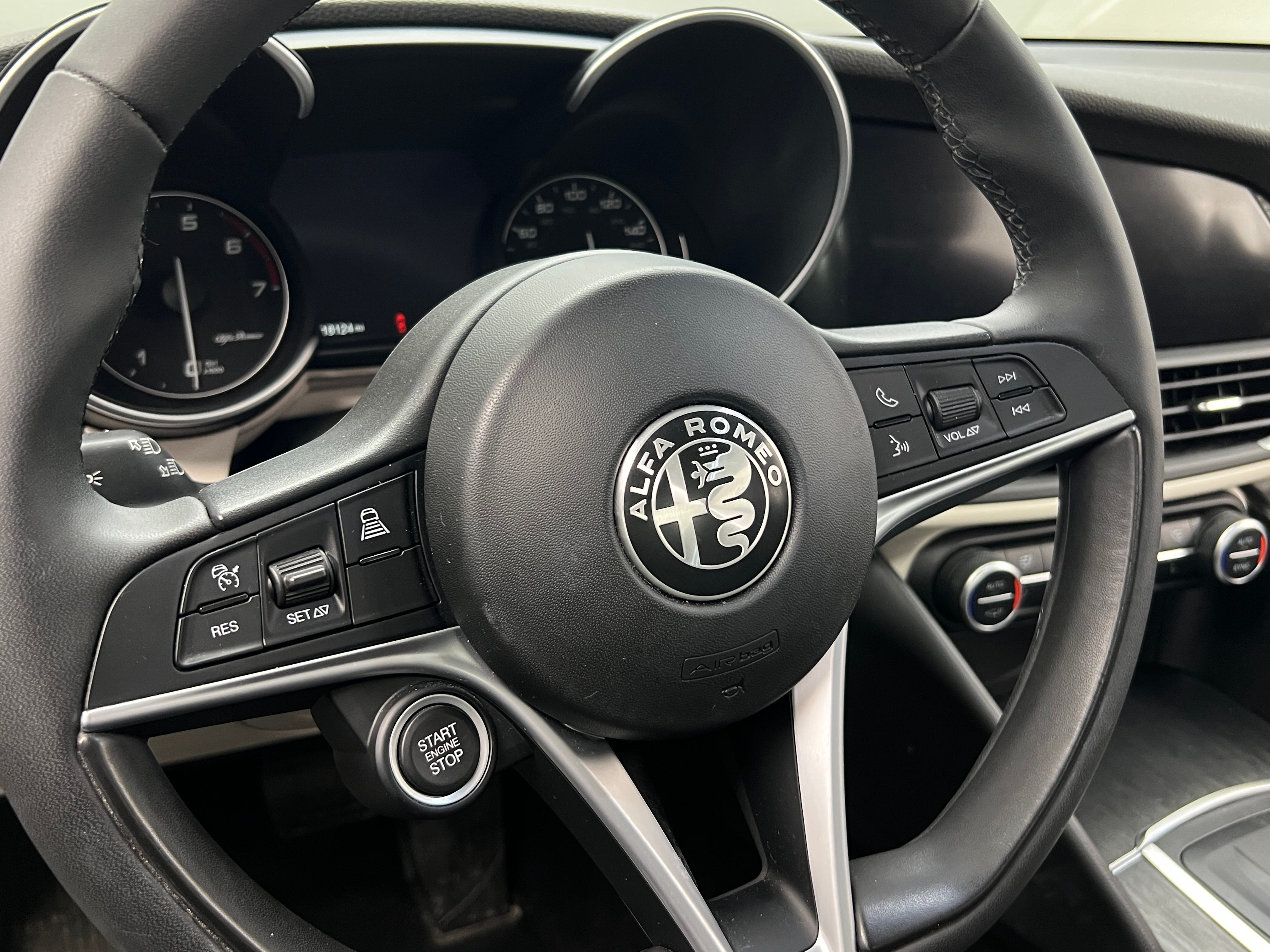2019 Alfa Romeo Giulia Base 4
