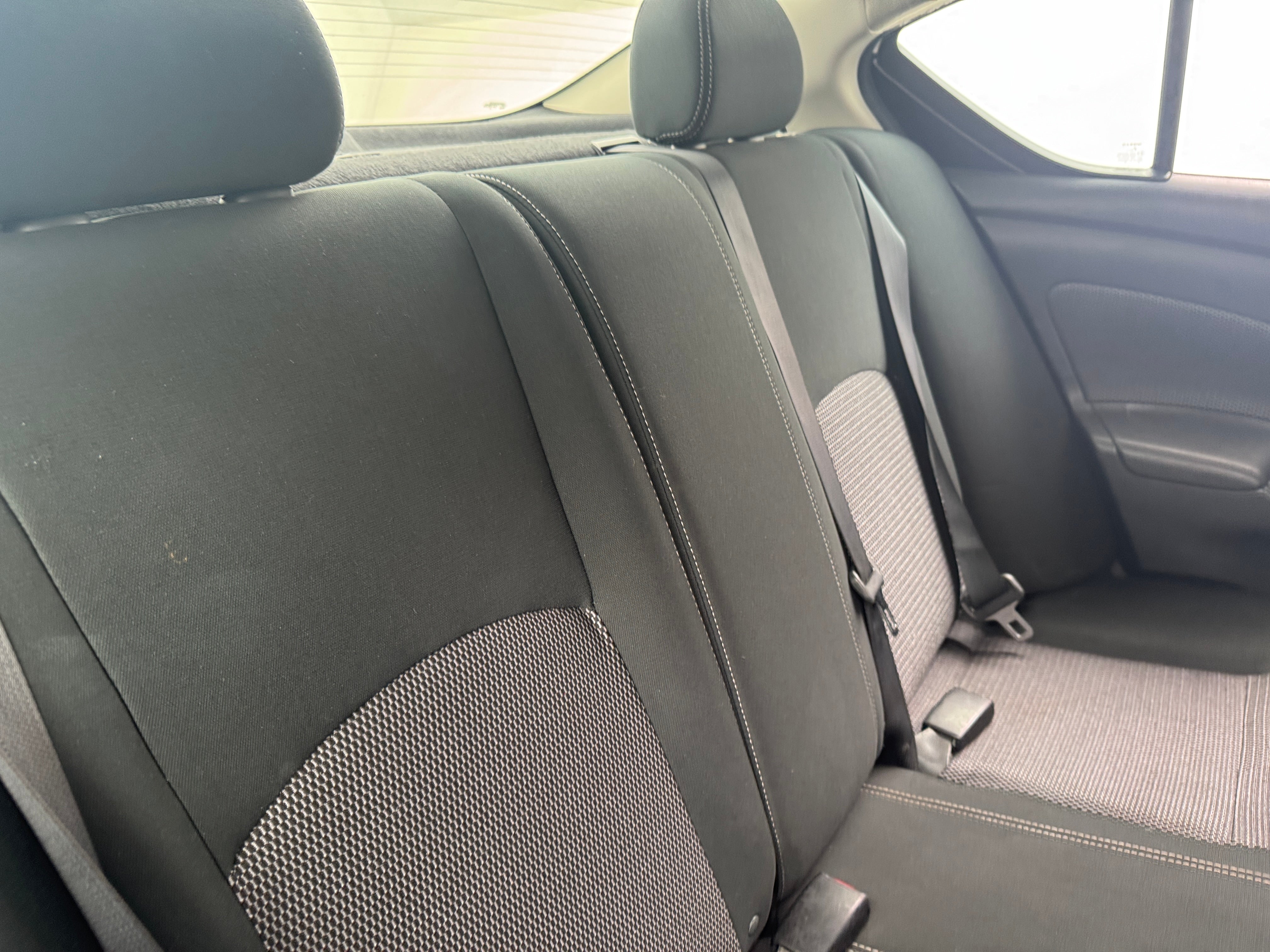 2017 Nissan Versa SV 6