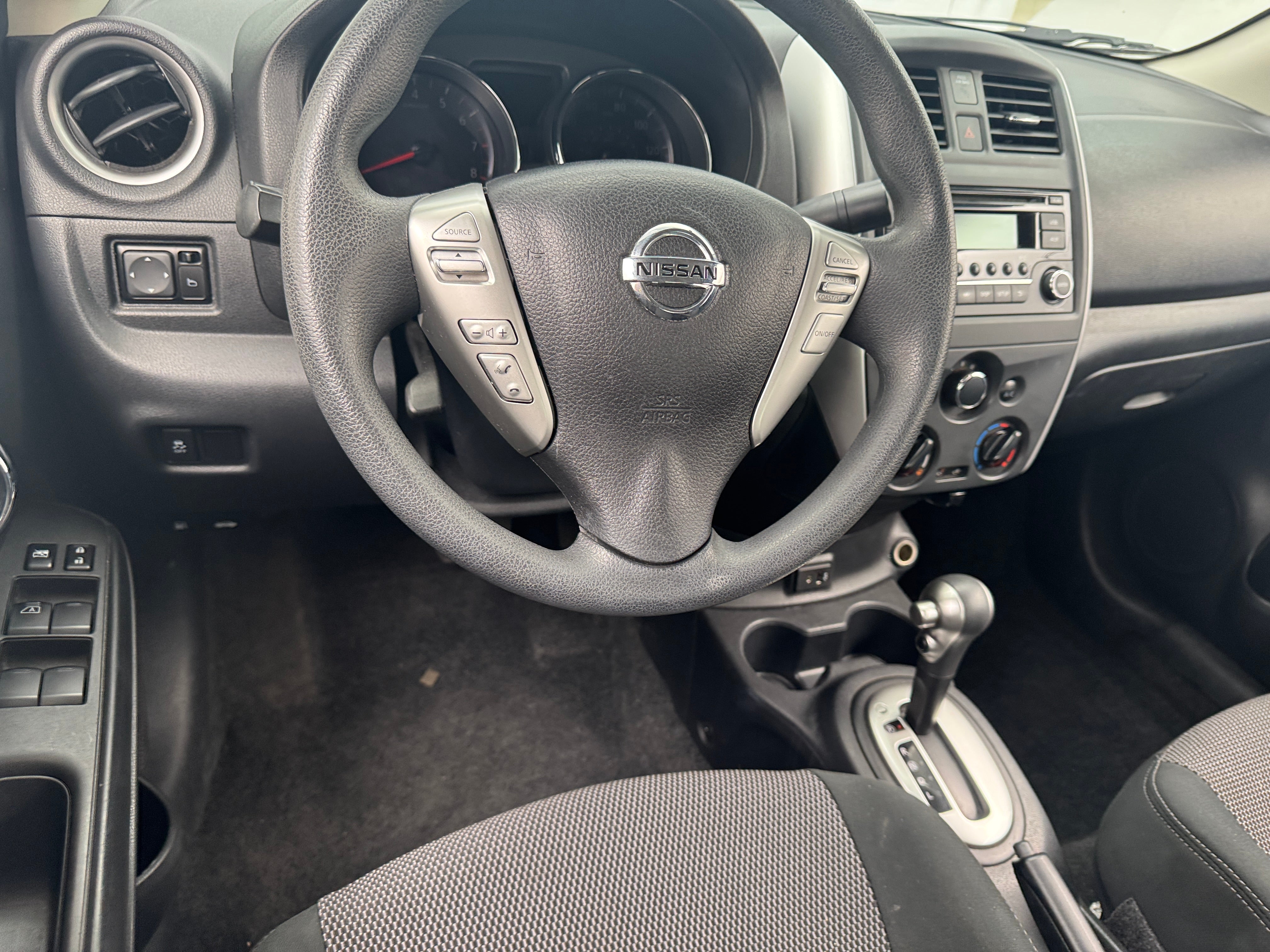 2017 Nissan Versa SV 5