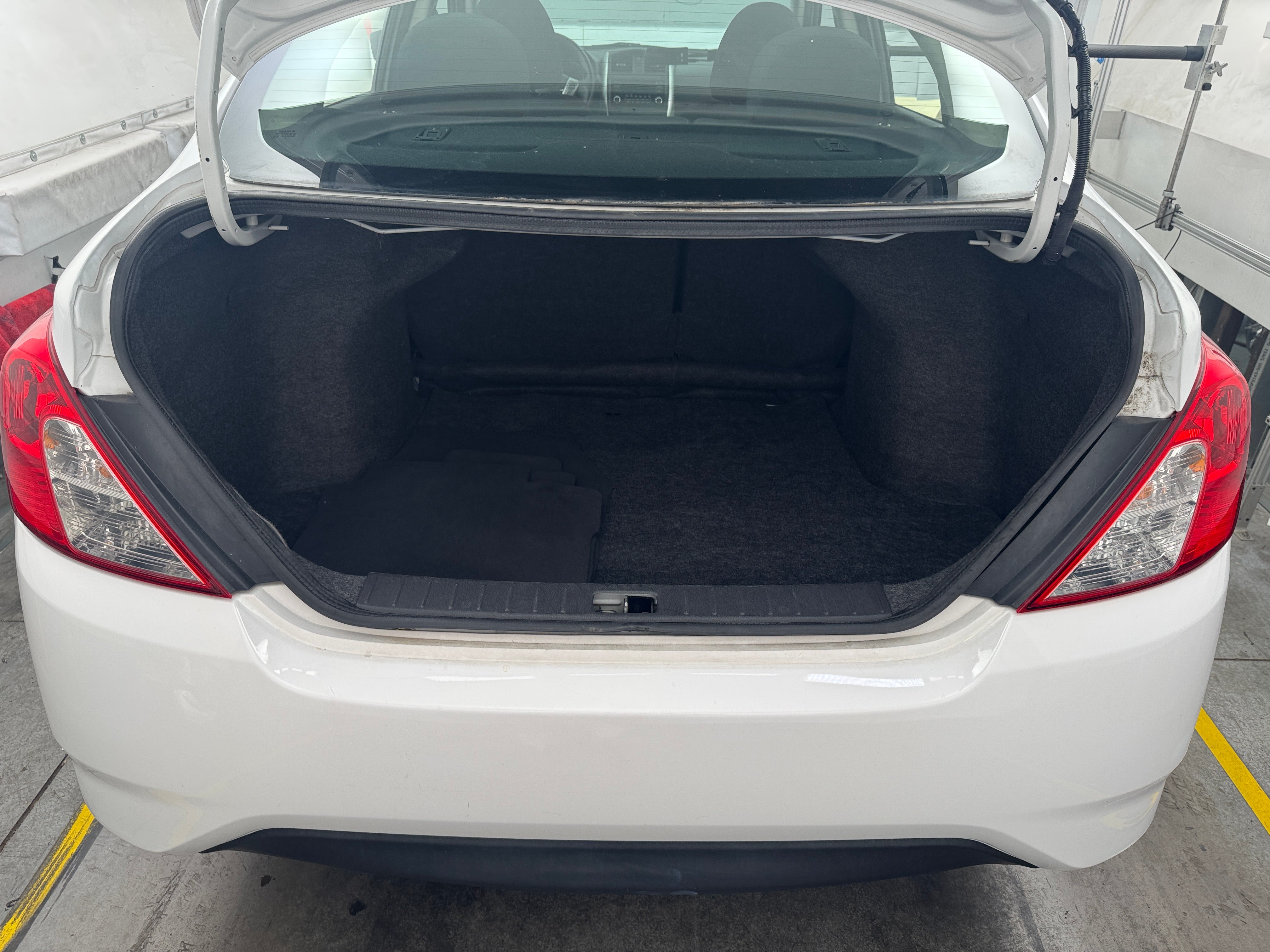2017 Nissan Versa SV 7