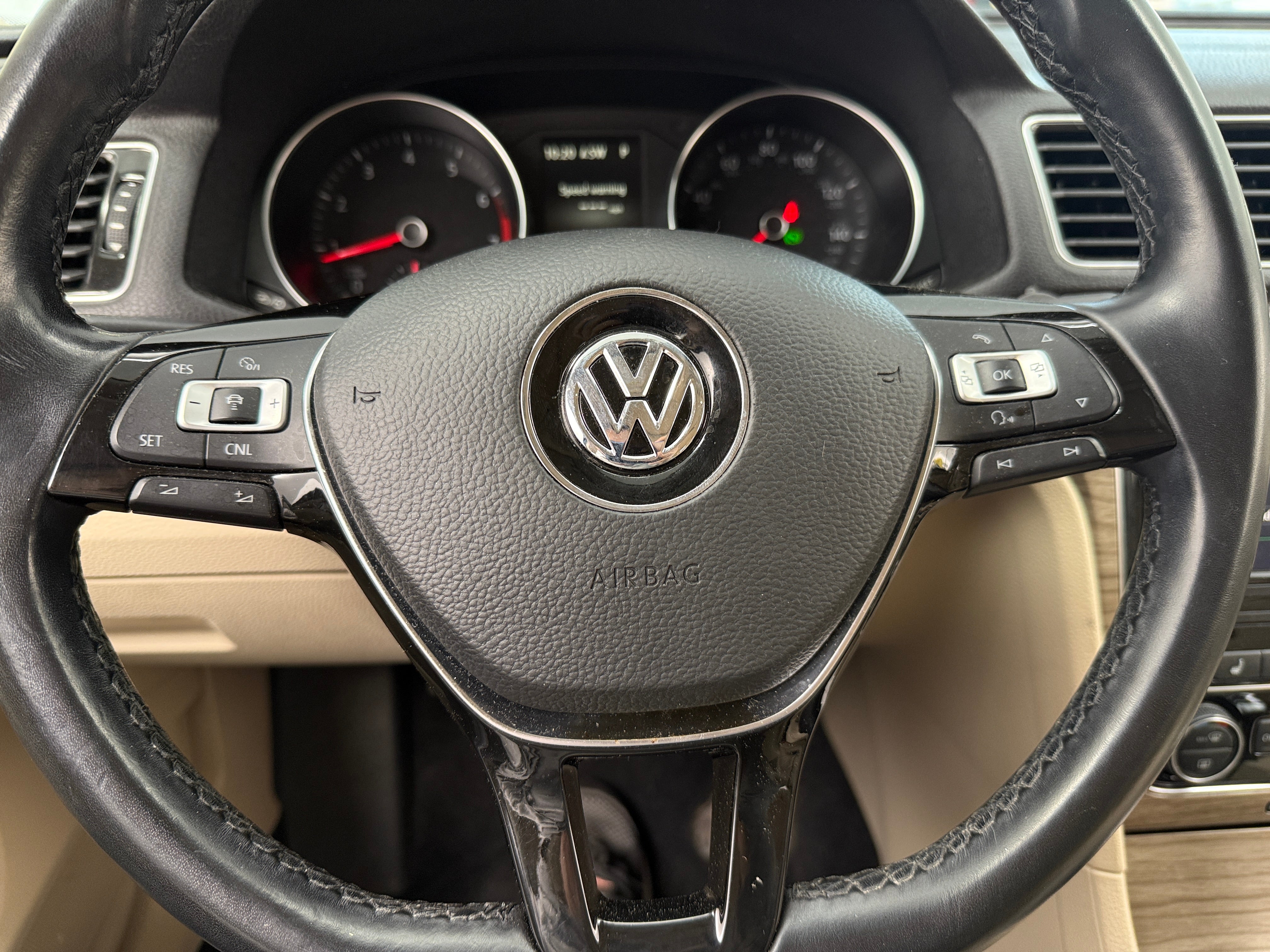 2018 Volkswagen Passat 2.0T 4