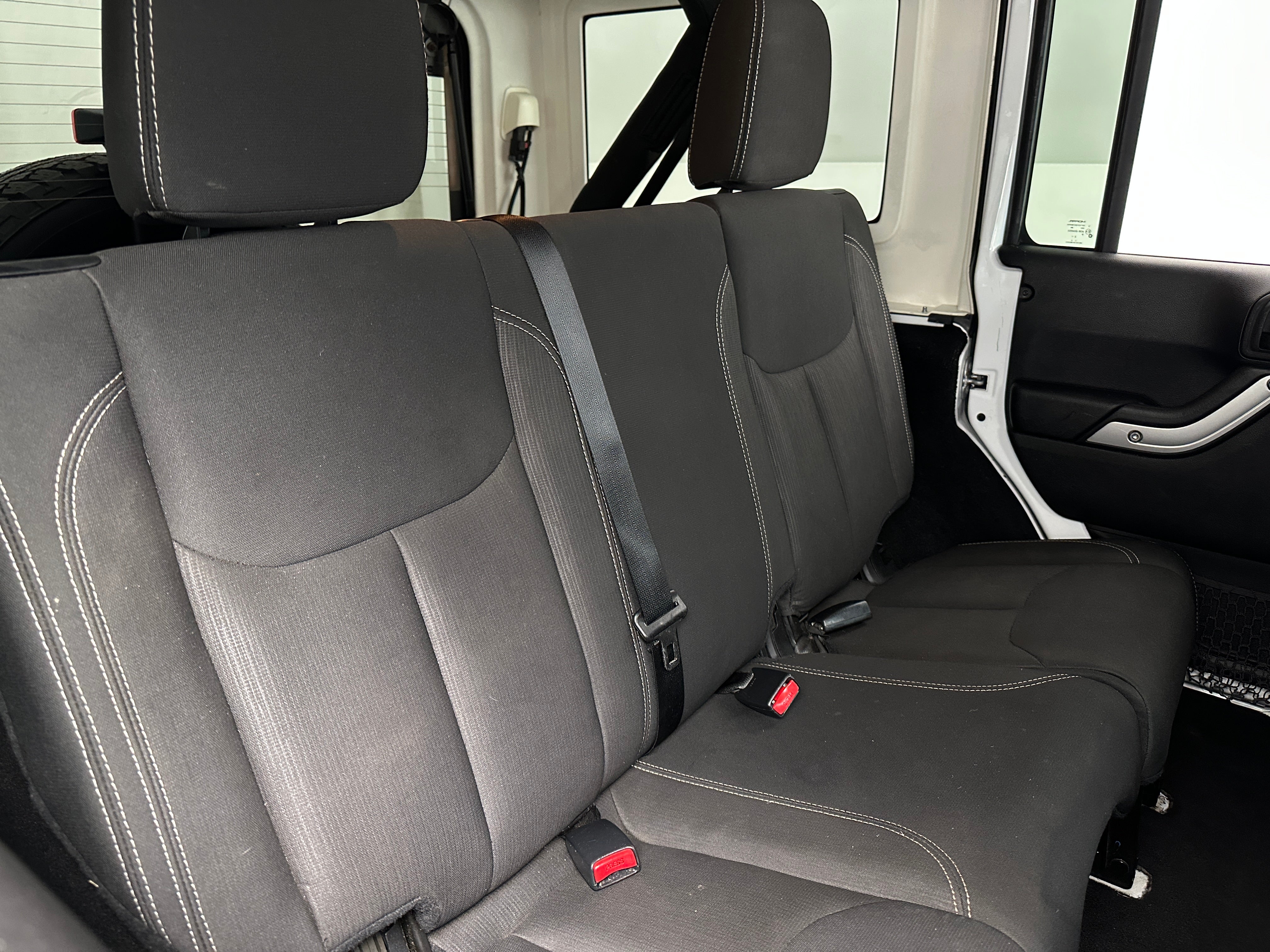 2016 Jeep Wrangler Unlimited Sahara 5
