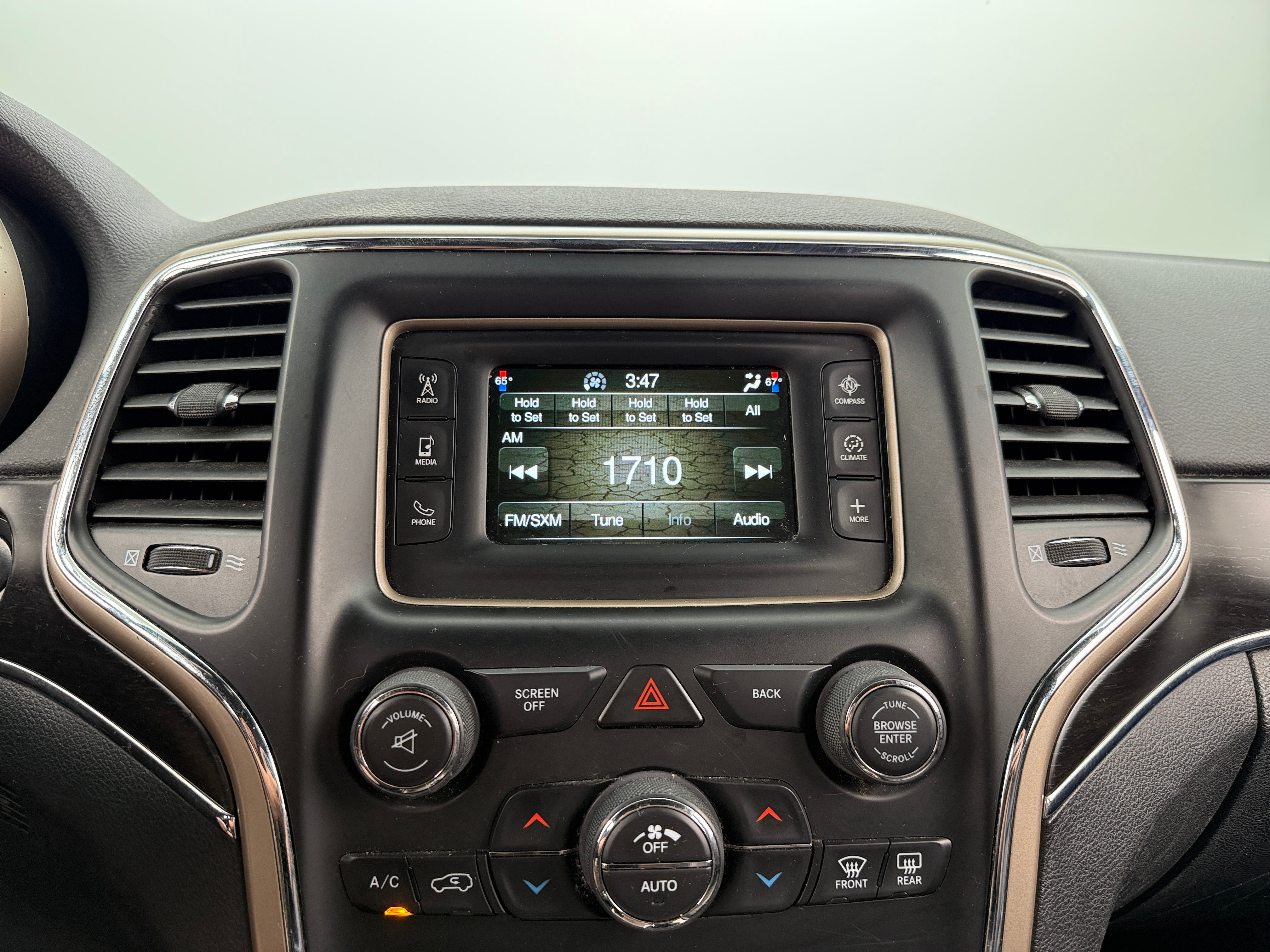 2015 Jeep Grand Cherokee Limited Edition 3