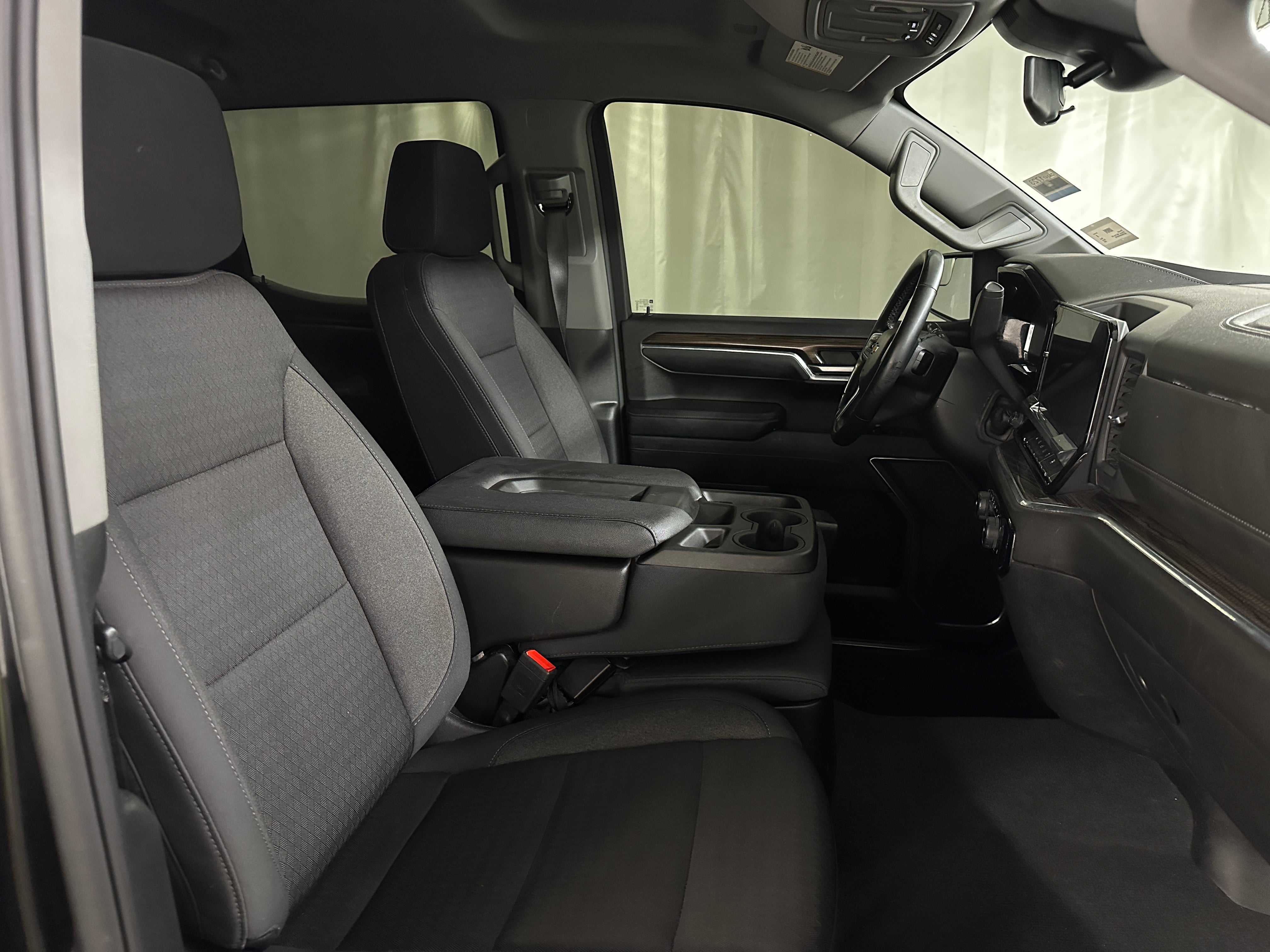 2023 Chevrolet Silverado 1500 LT 2