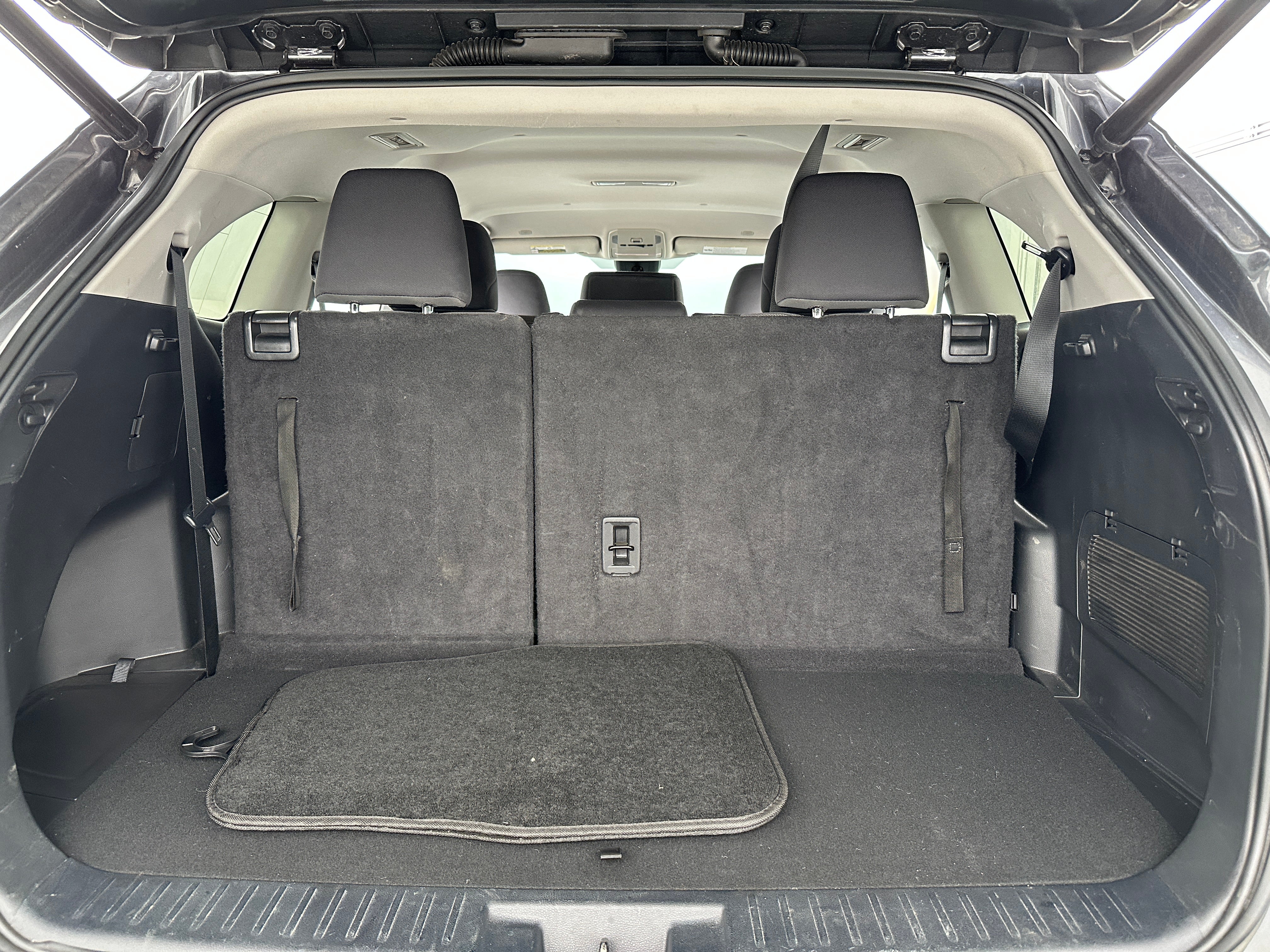 2023 Toyota Highlander LE 7
