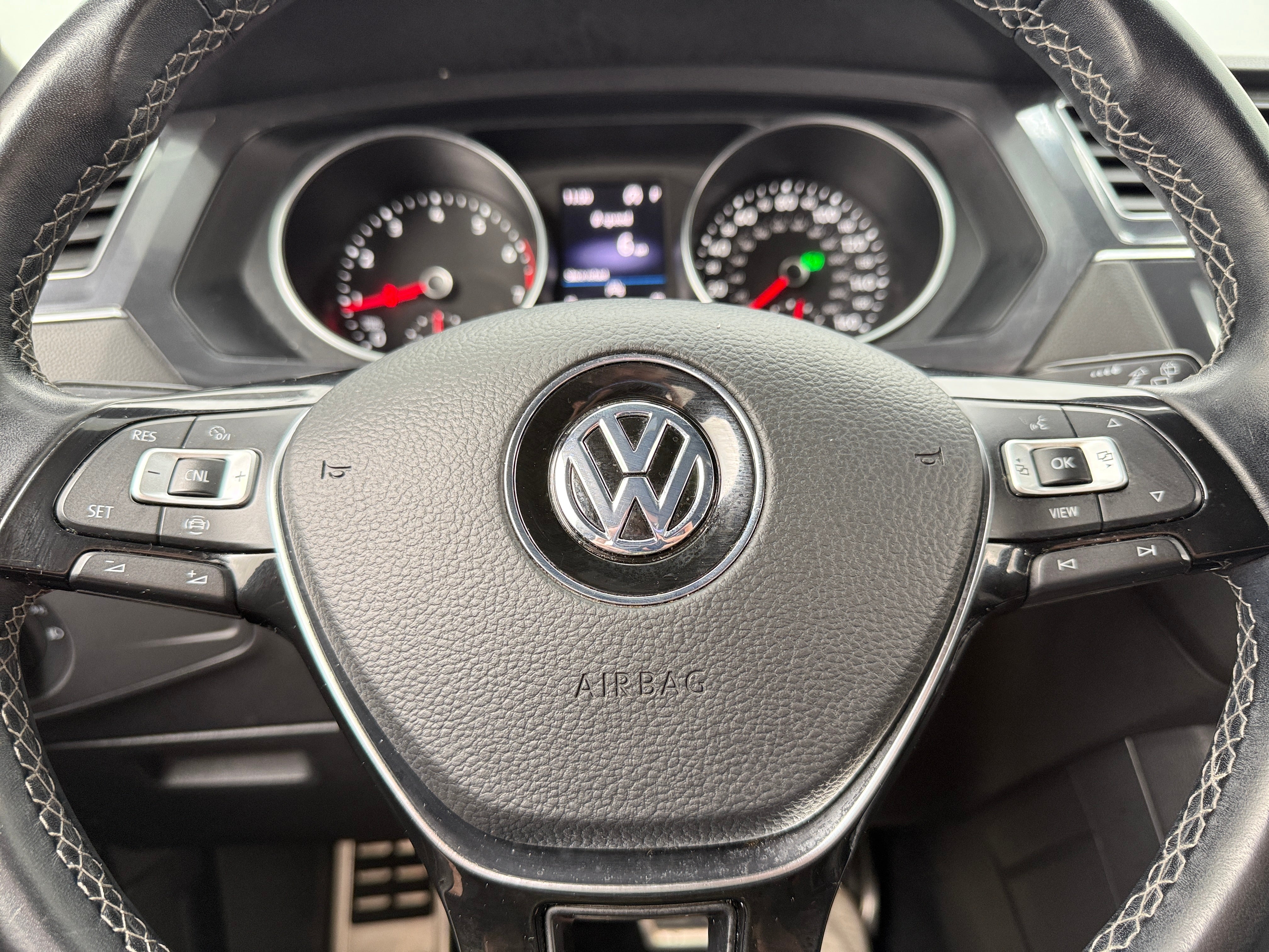 2020 Volkswagen Tiguan SE R-Line Black 4
