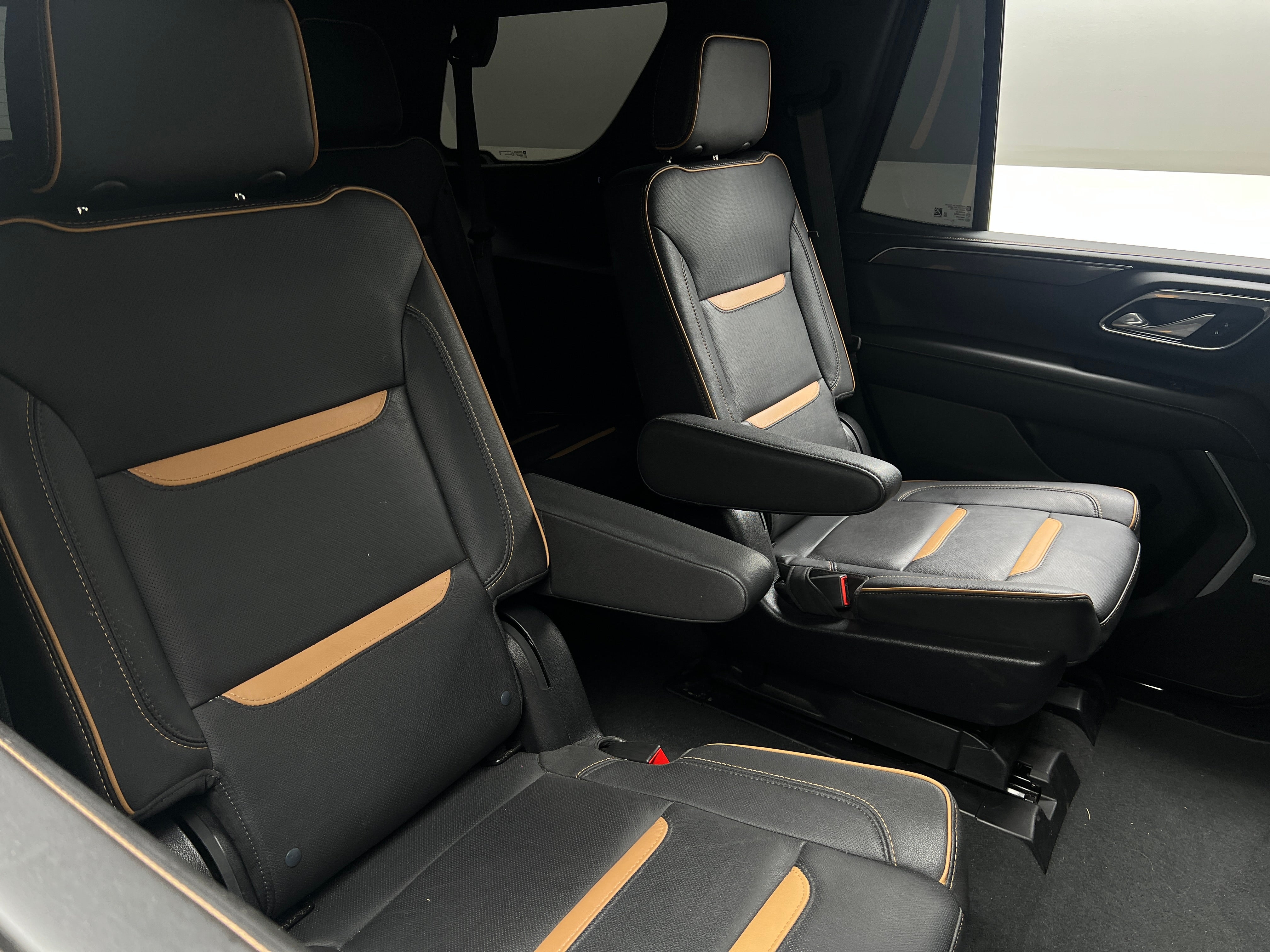 2023 GMC Yukon AT4 5
