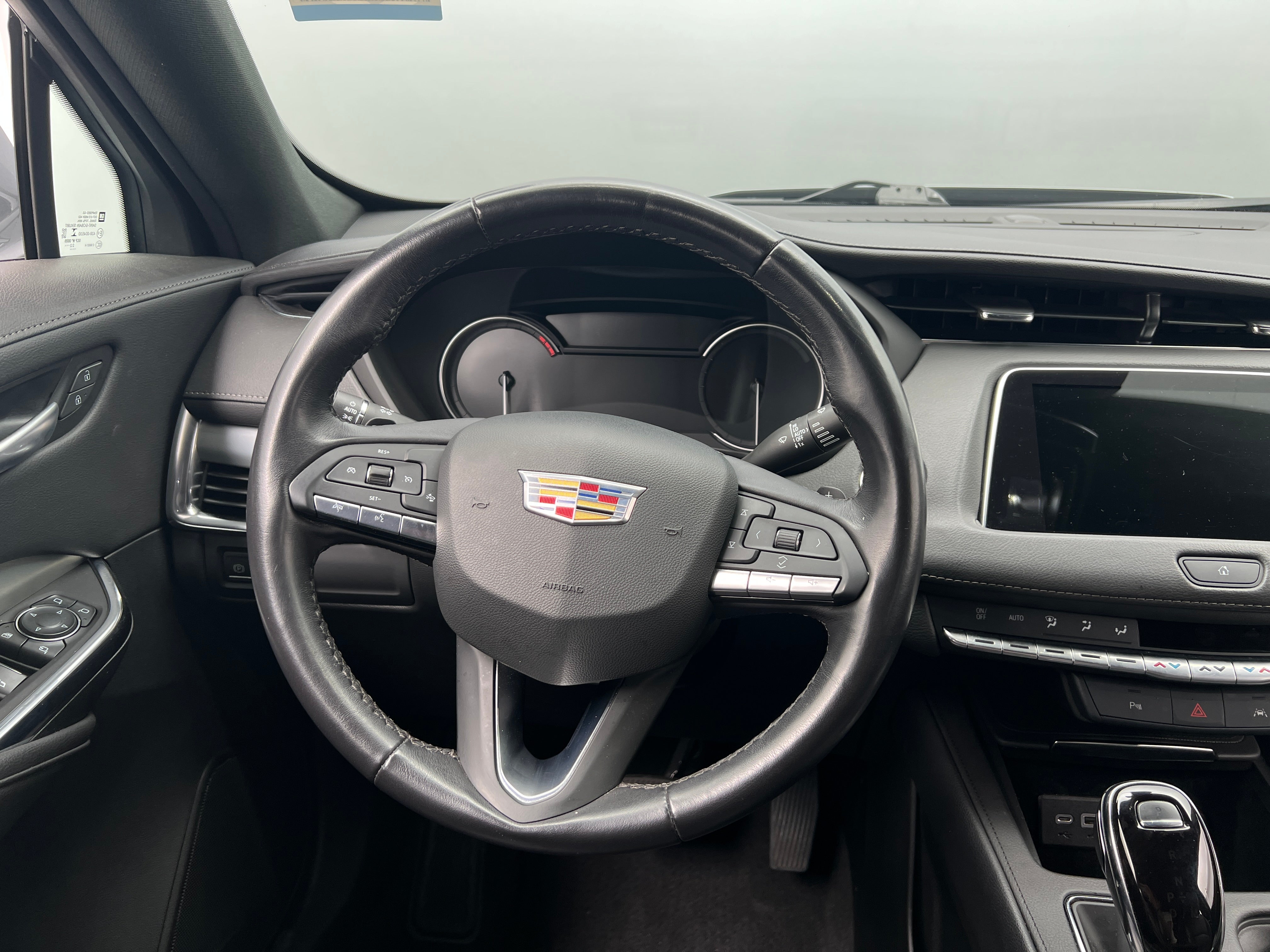 2023 Cadillac XT4 Premium Luxury 4