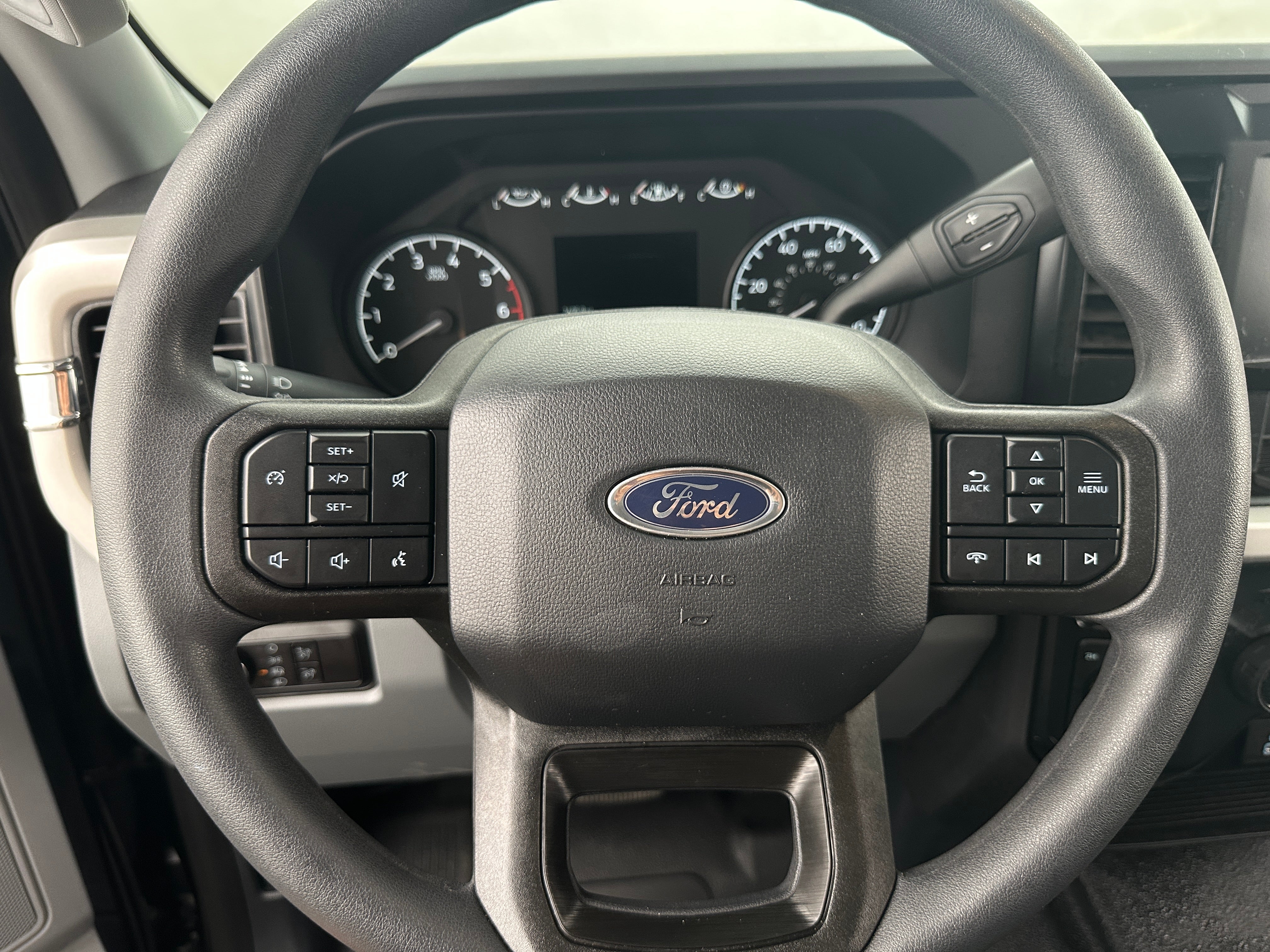 2024 Ford Econoline E-350 5