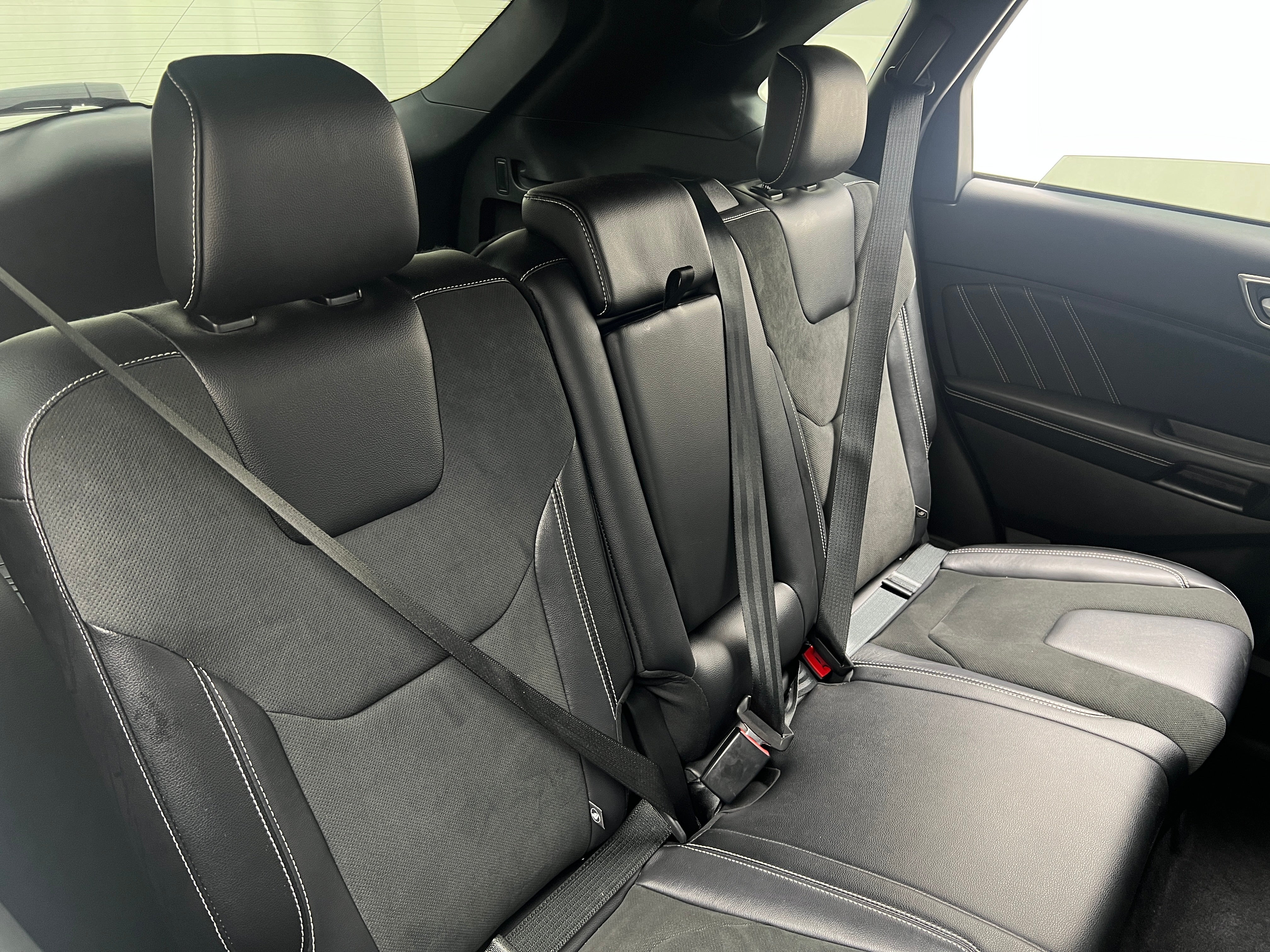2022 Ford Edge ST 5