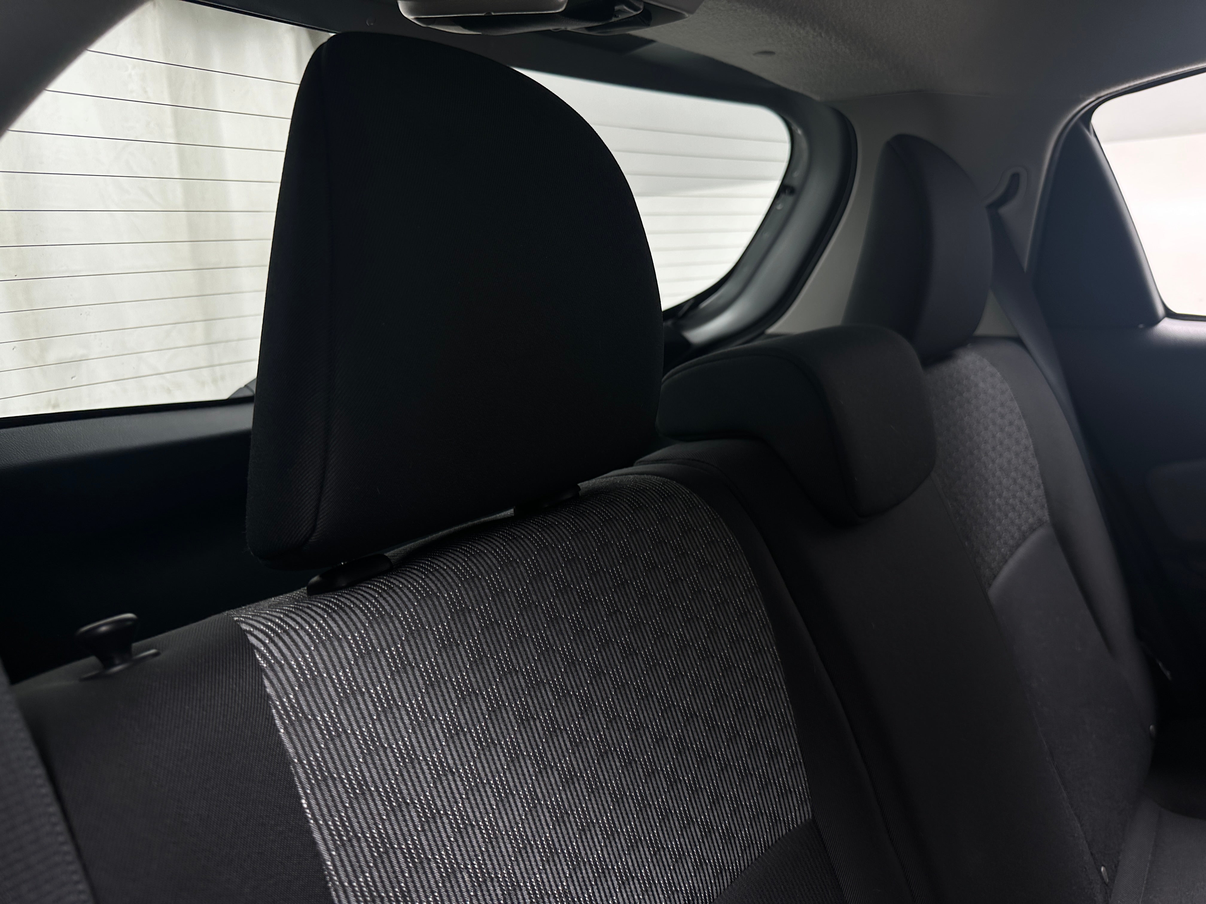 2015 Toyota Yaris L 5