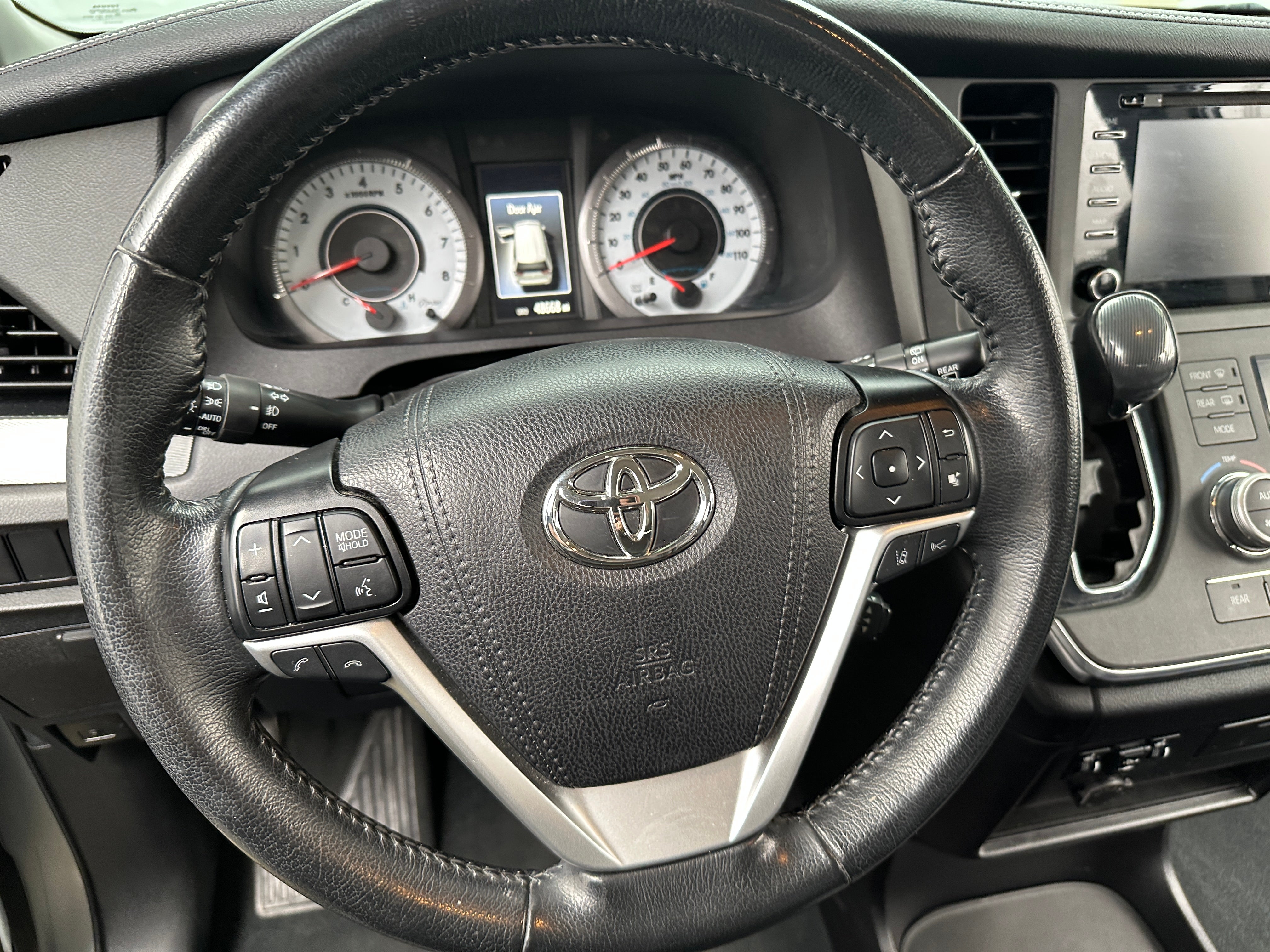 2019 Toyota Sienna SE 4