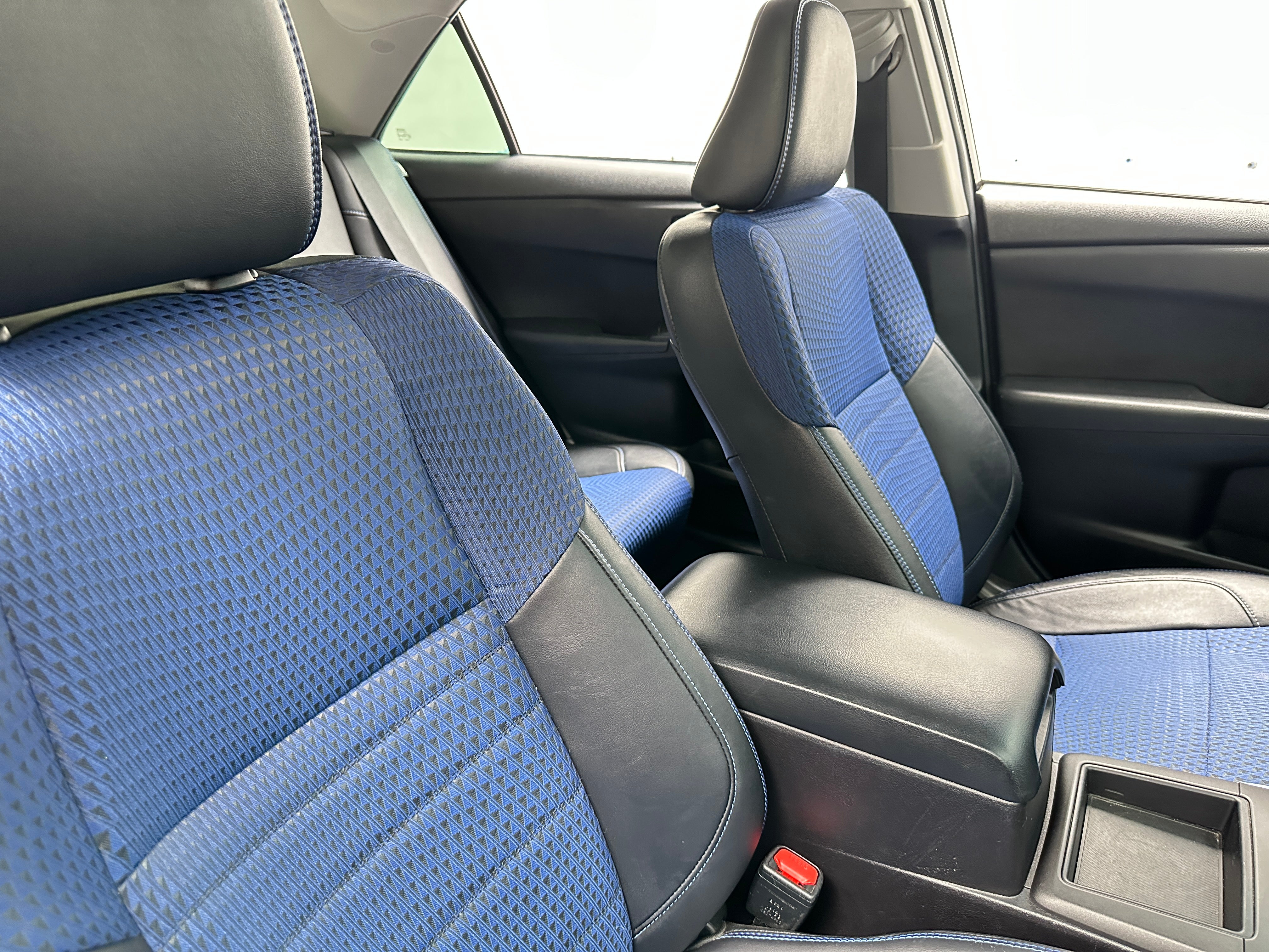 2016 Toyota Camry SE 2