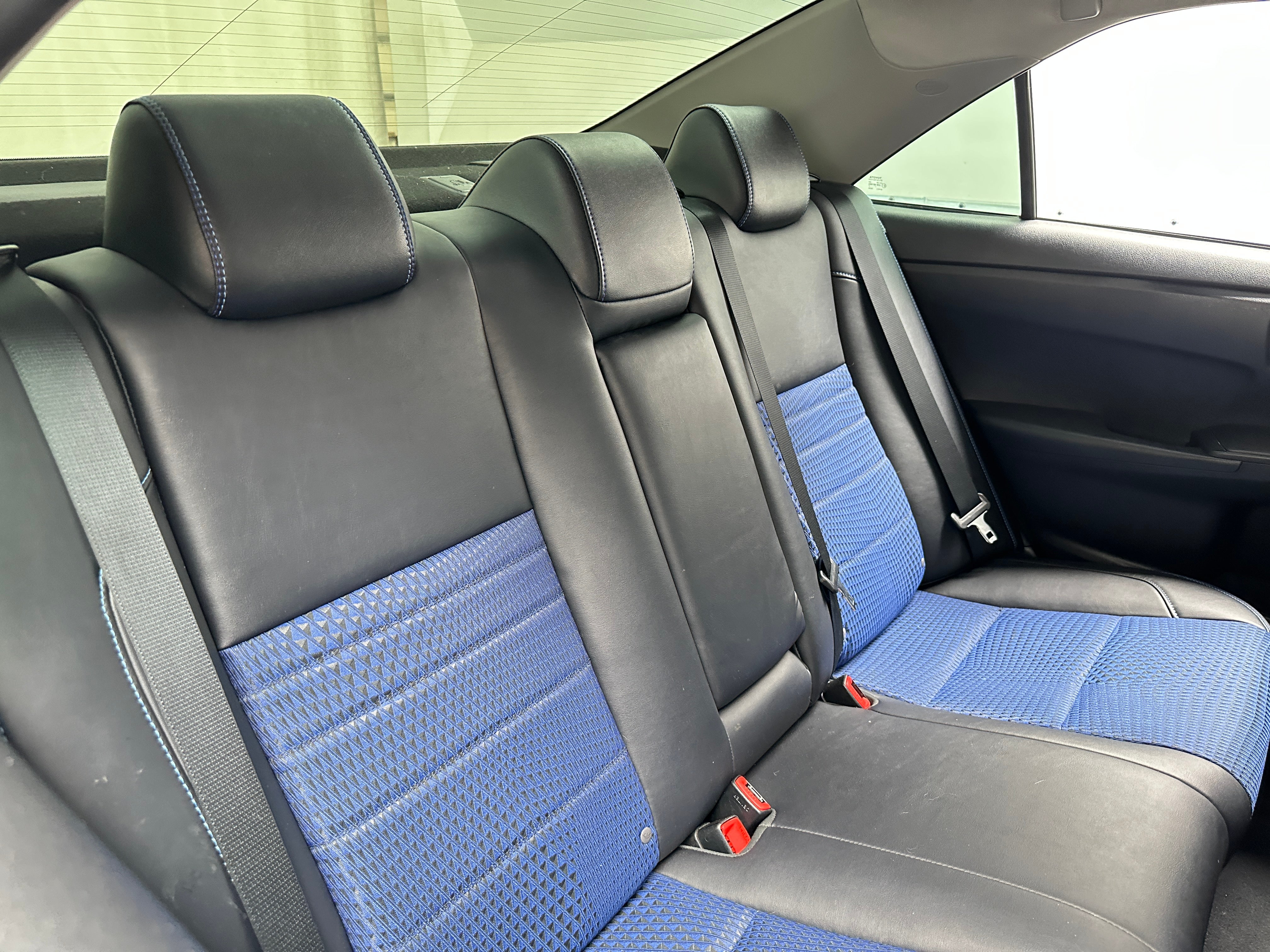 2016 Toyota Camry SE 6