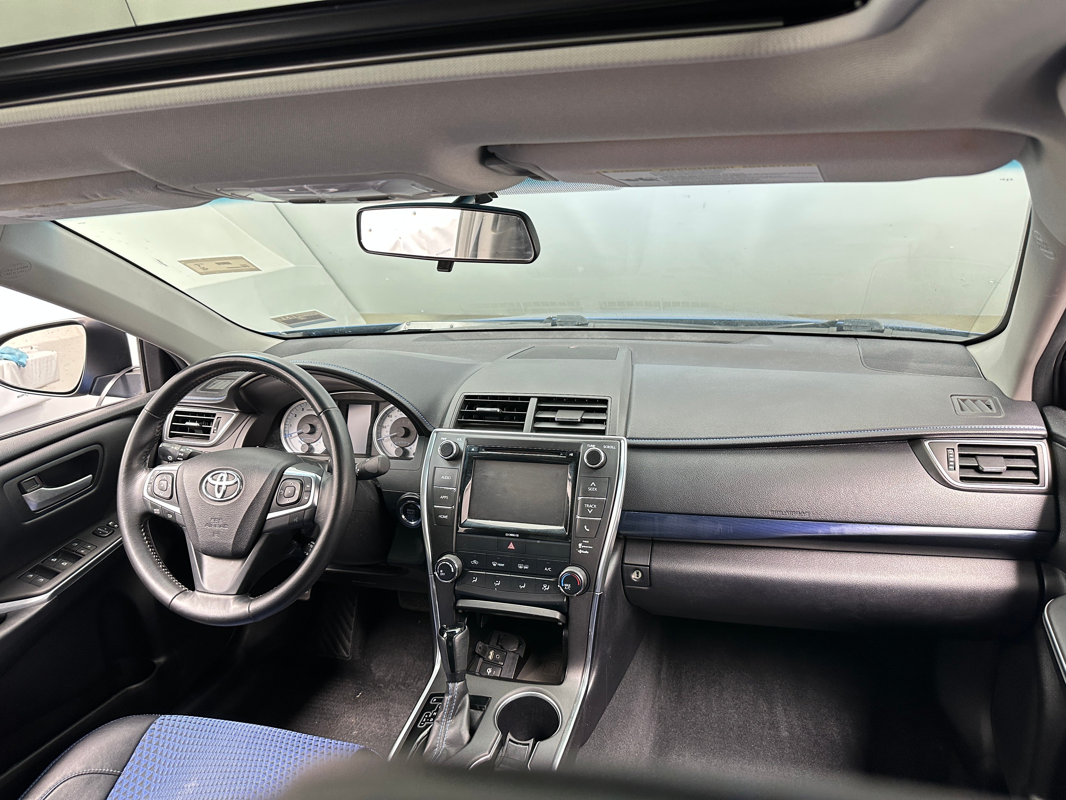 2016 Toyota Camry SE 3