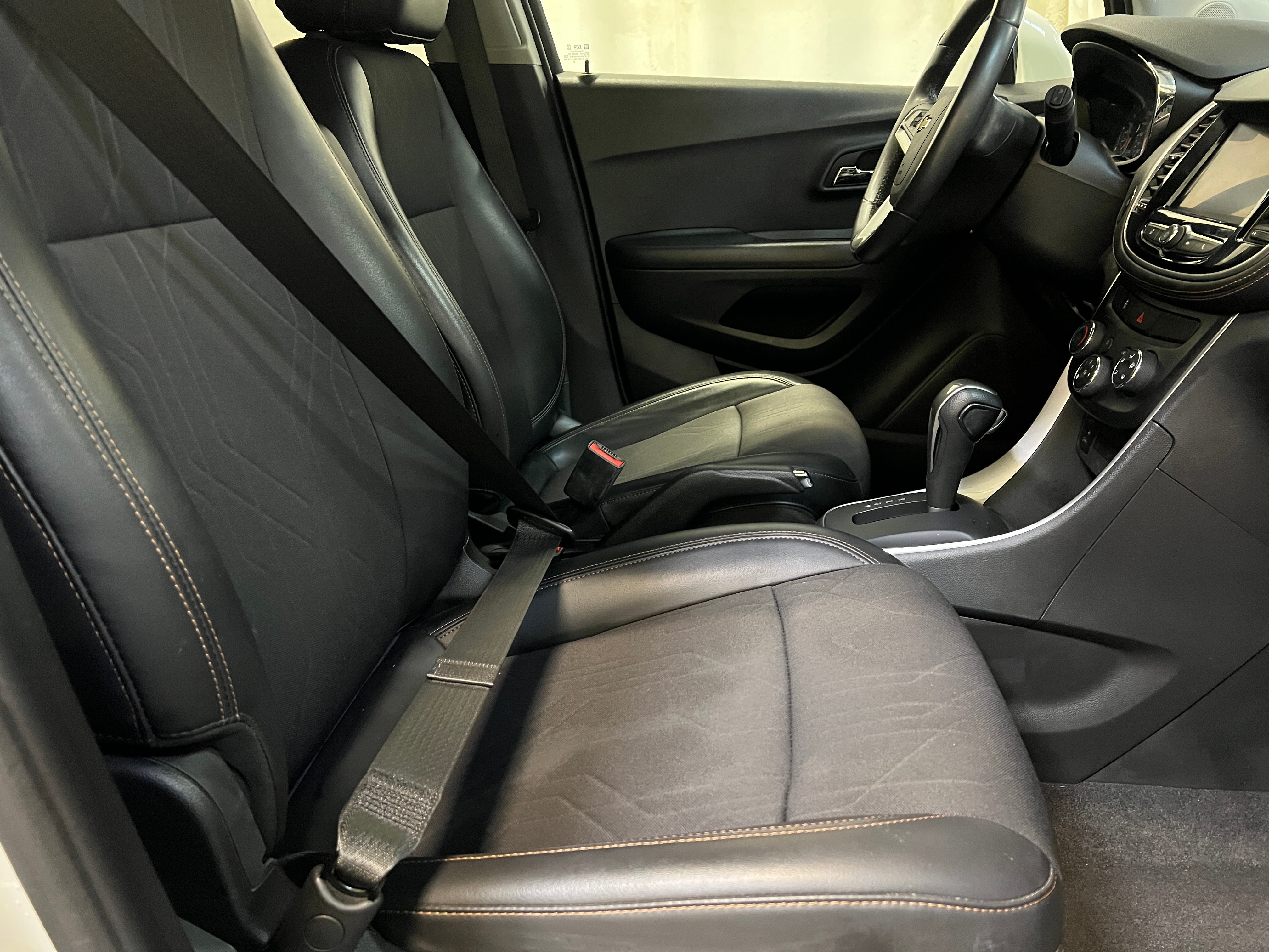 2021 Chevrolet Trax LT 2