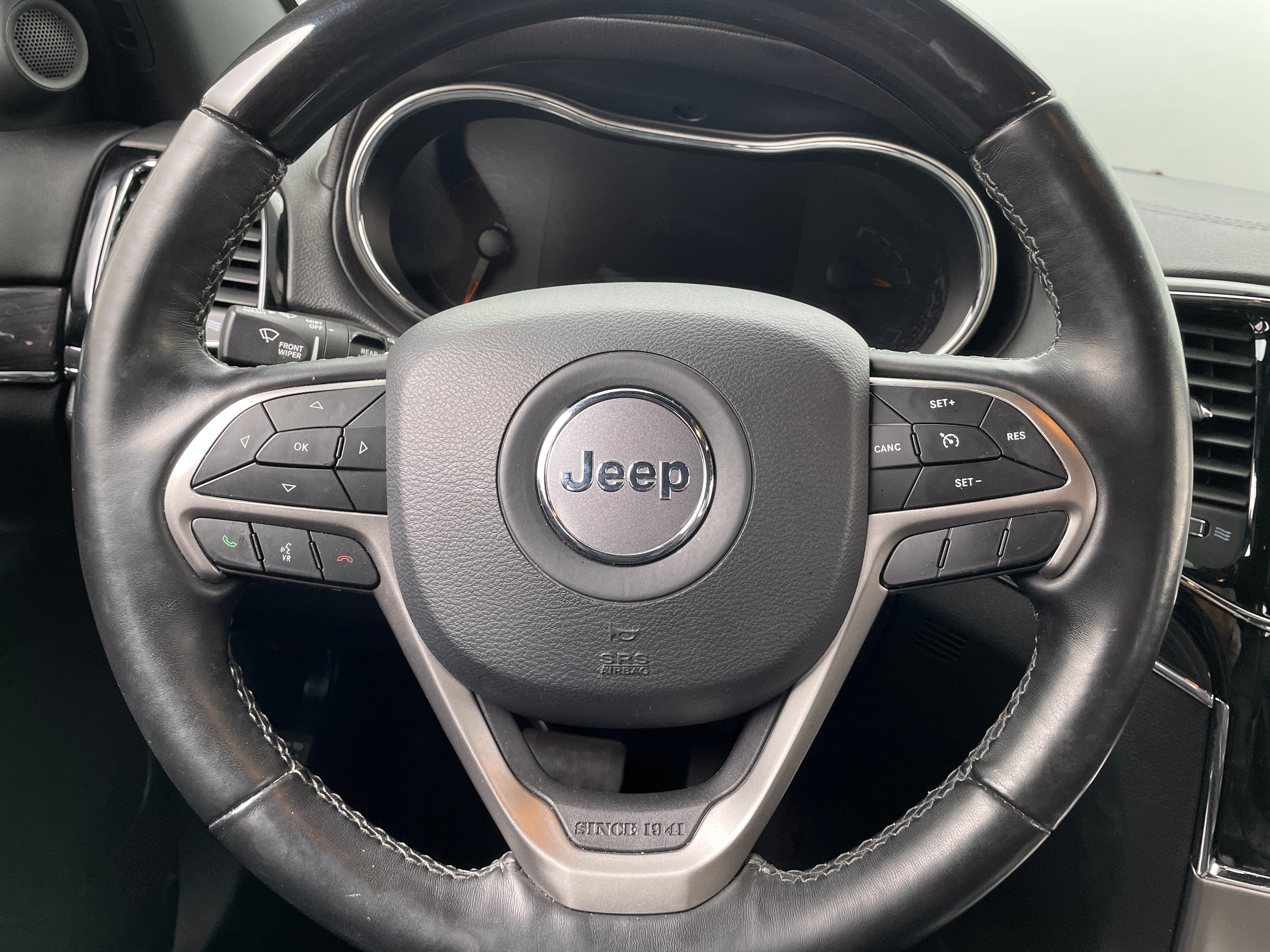 2020 Jeep Grand Cherokee Overland 4