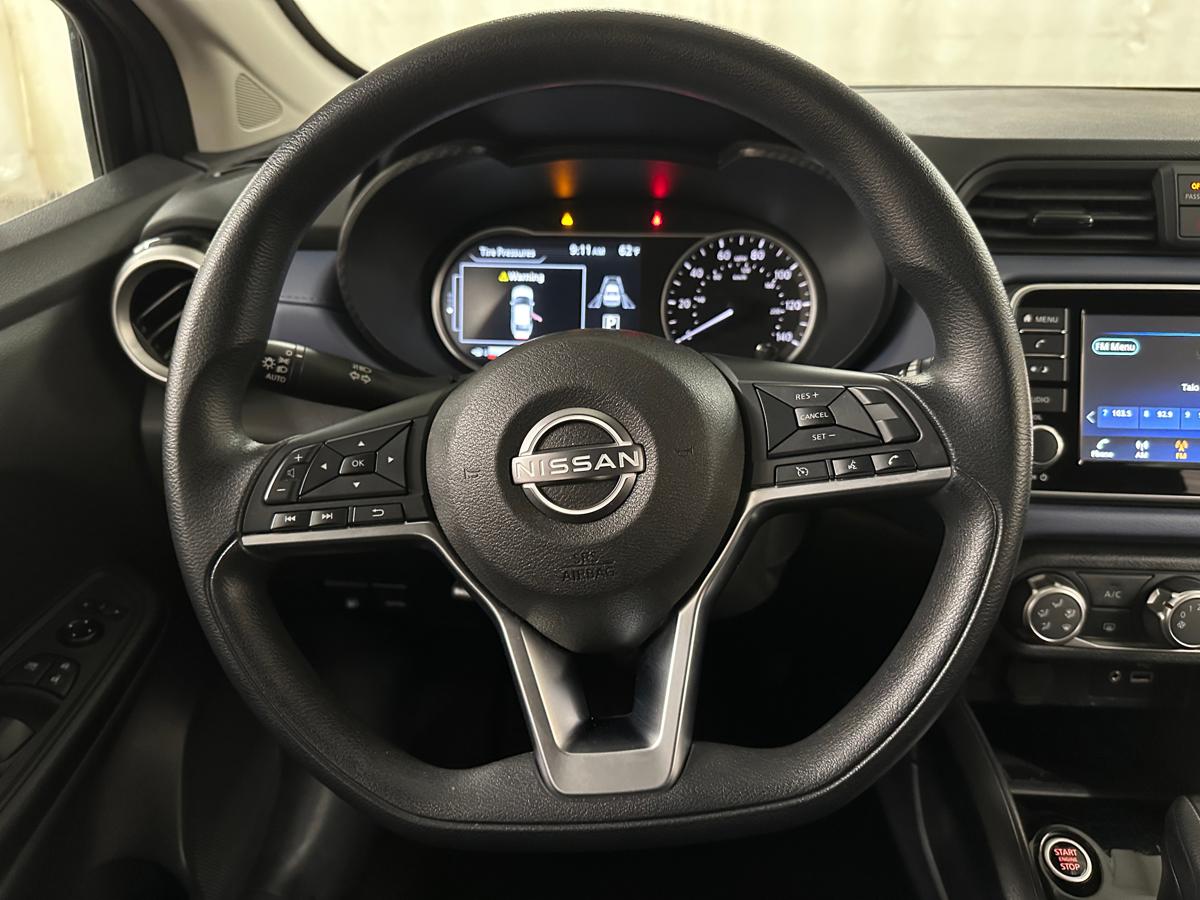 2023 Nissan Versa SV 5