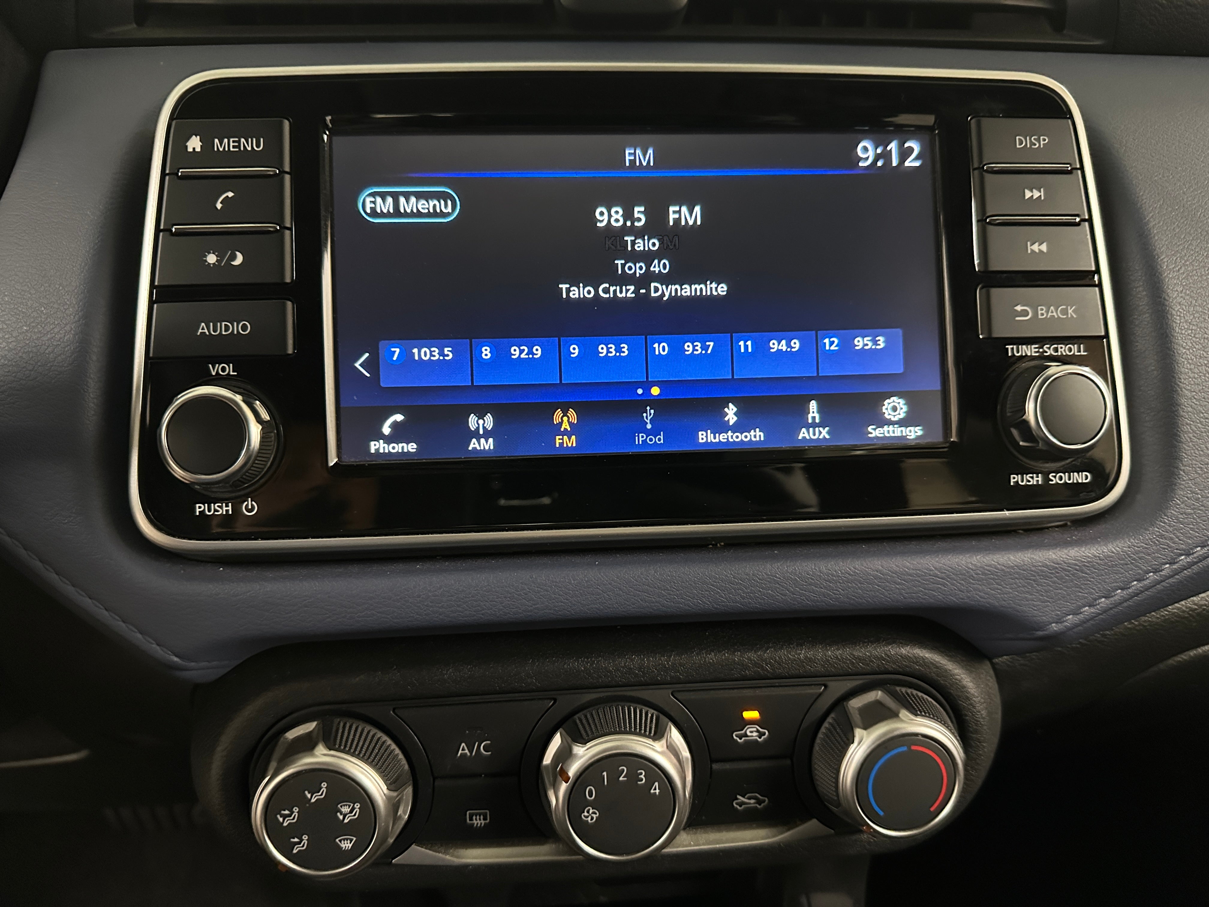 2023 Nissan Versa SV 4