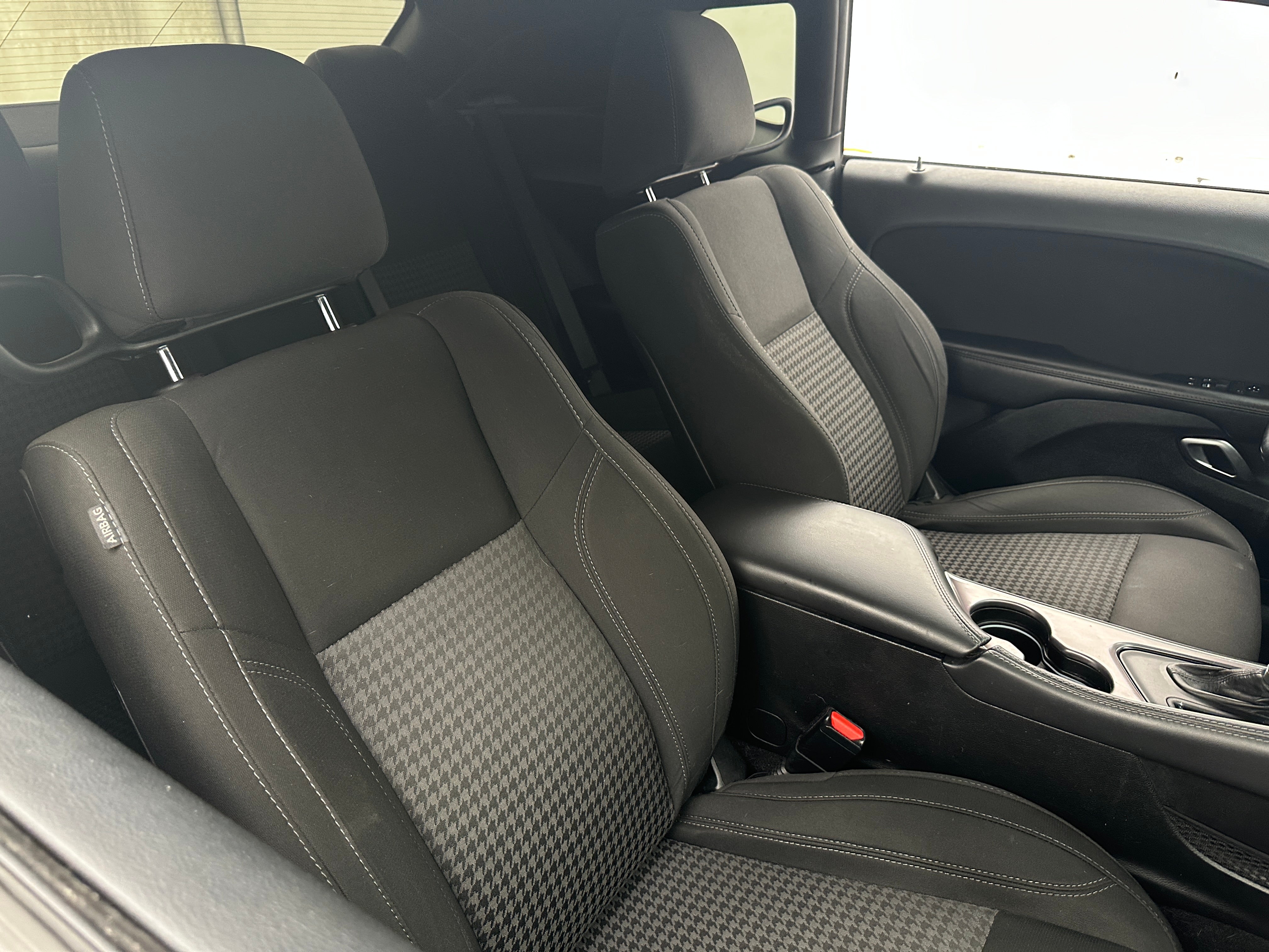 2019 Dodge Challenger SXT 2