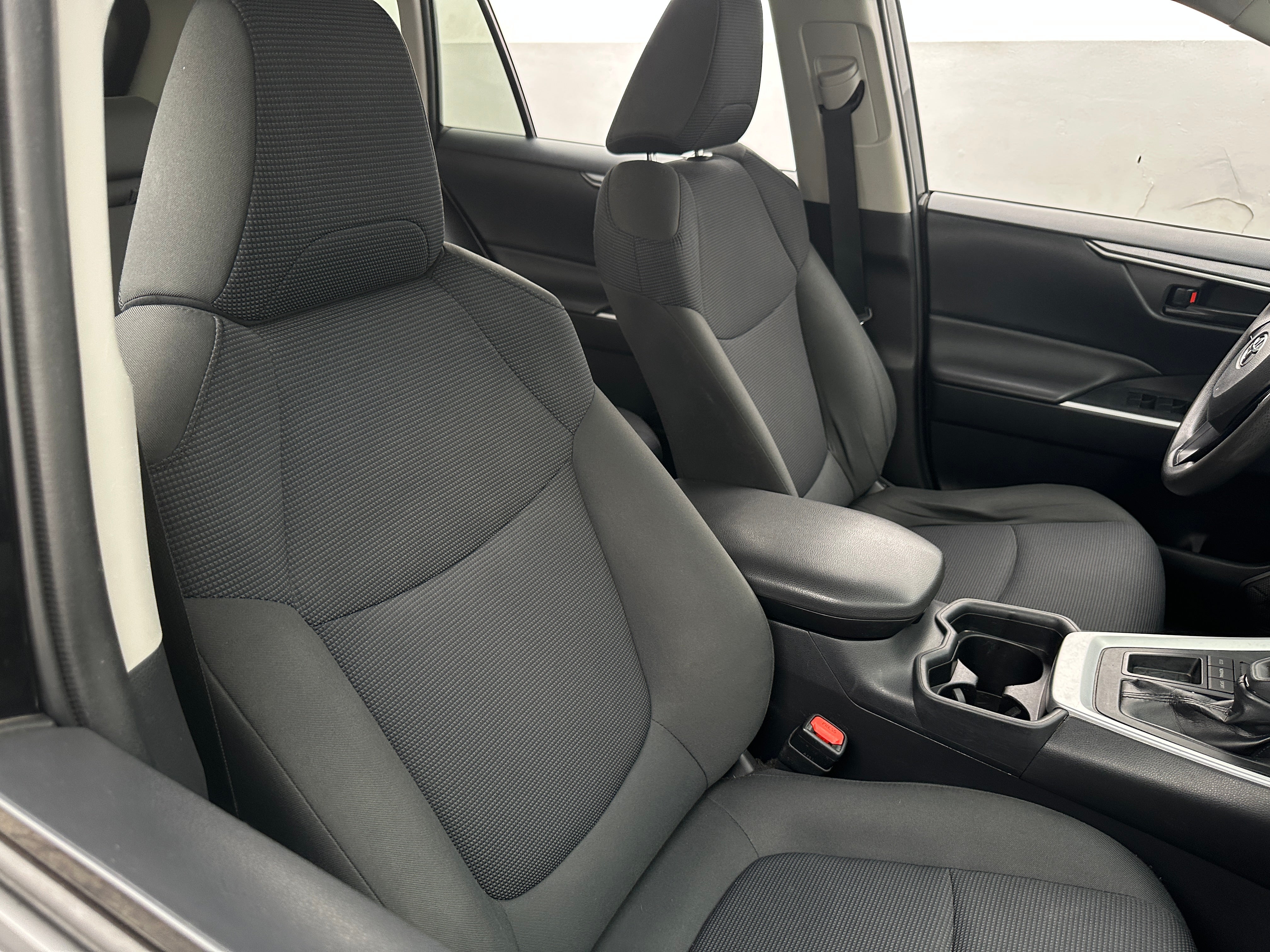 2019 Toyota RAV4 LE 2