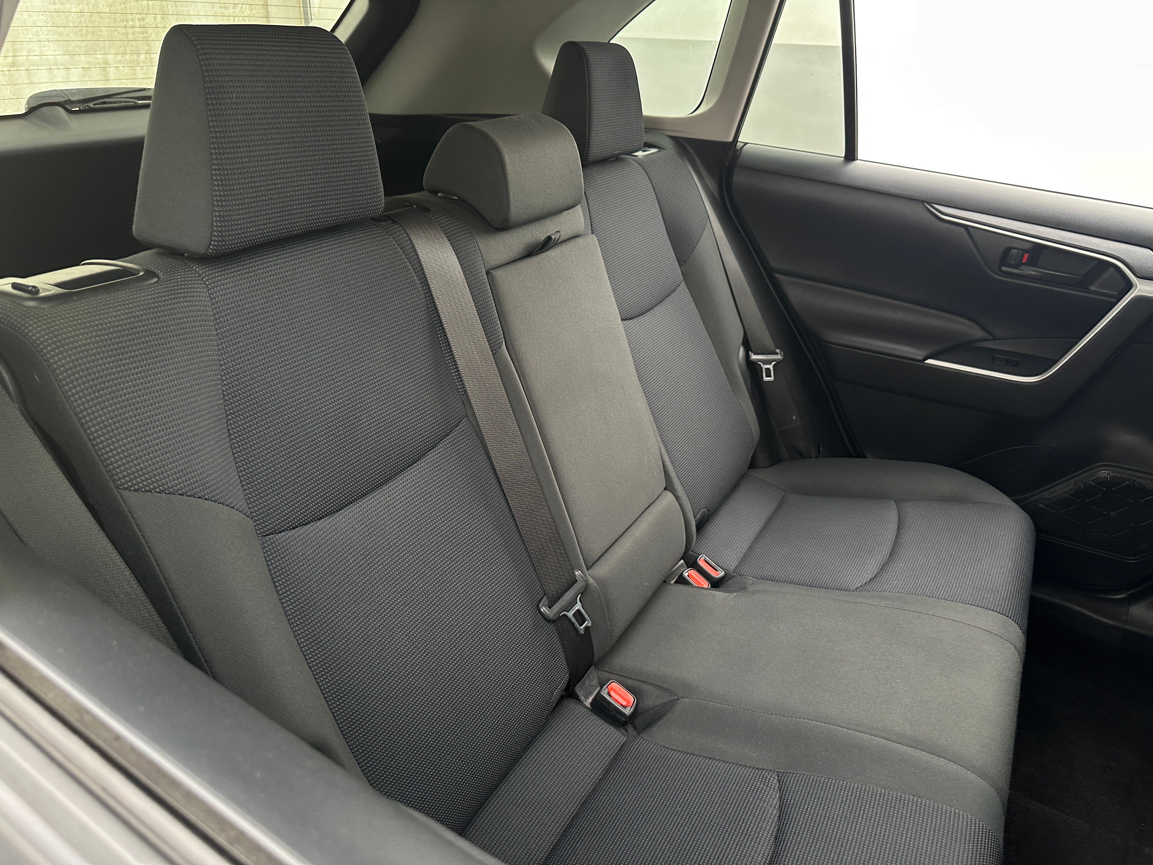 2019 Toyota RAV4 LE 6