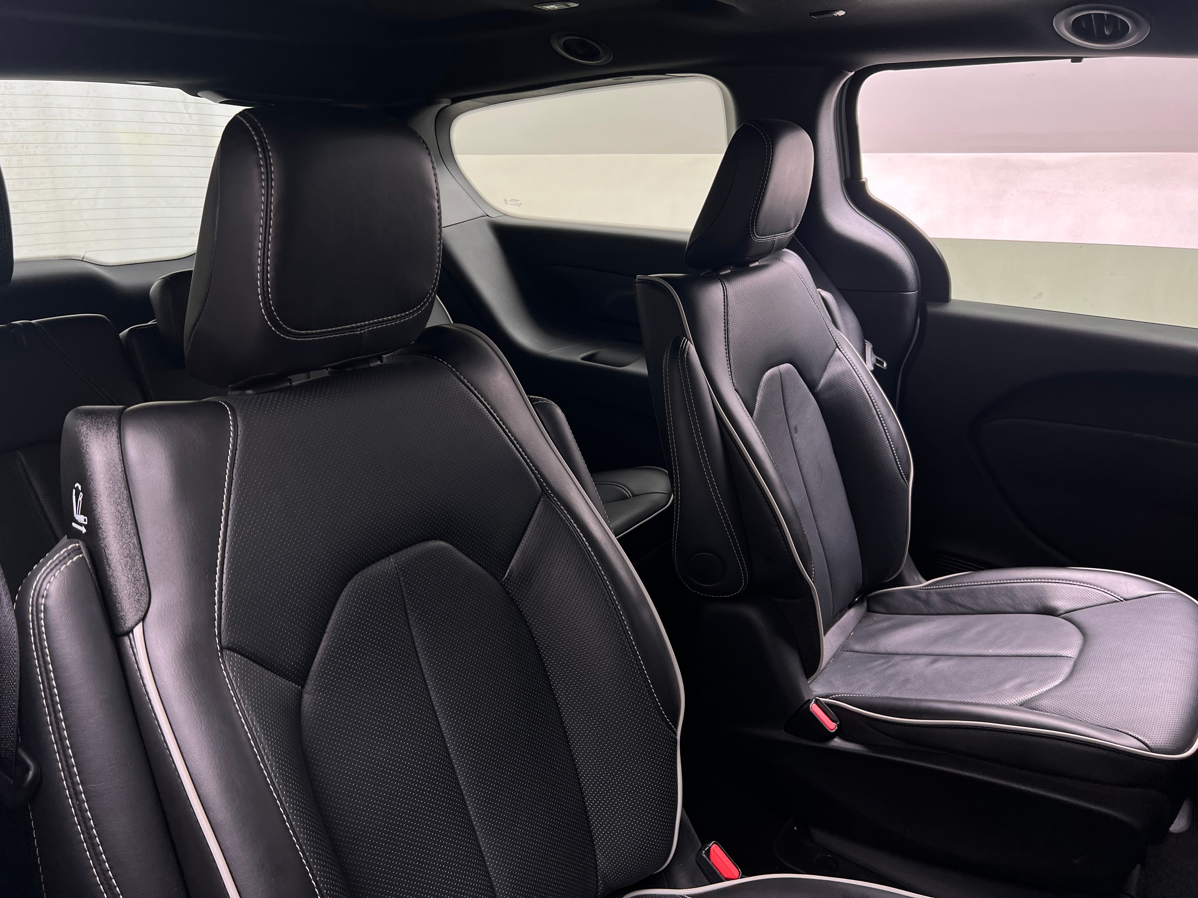 2024 Chrysler Pacifica Hybrid Premium S Appearance 5