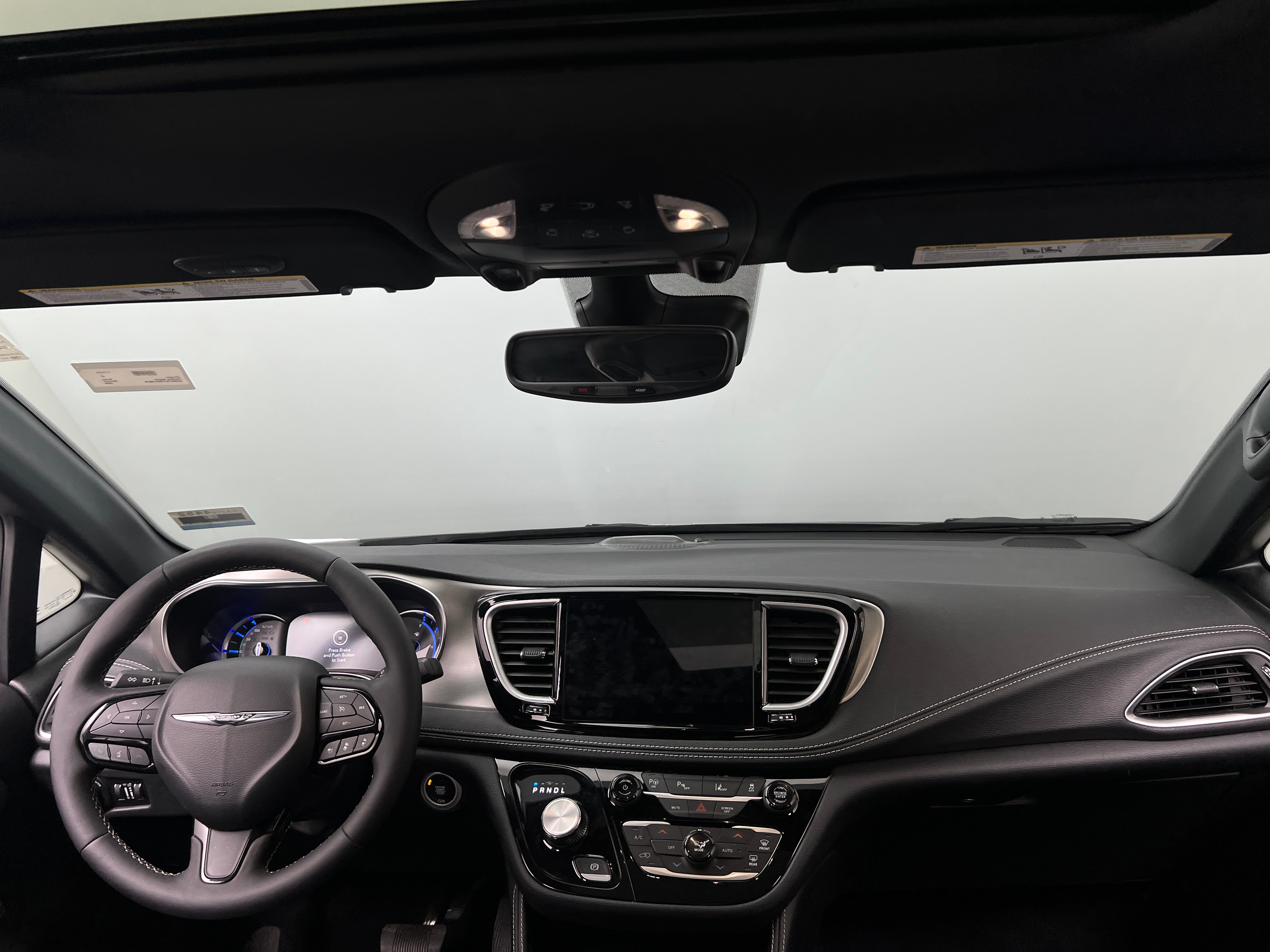 2024 Chrysler Pacifica Hybrid Premium S Appearance 2