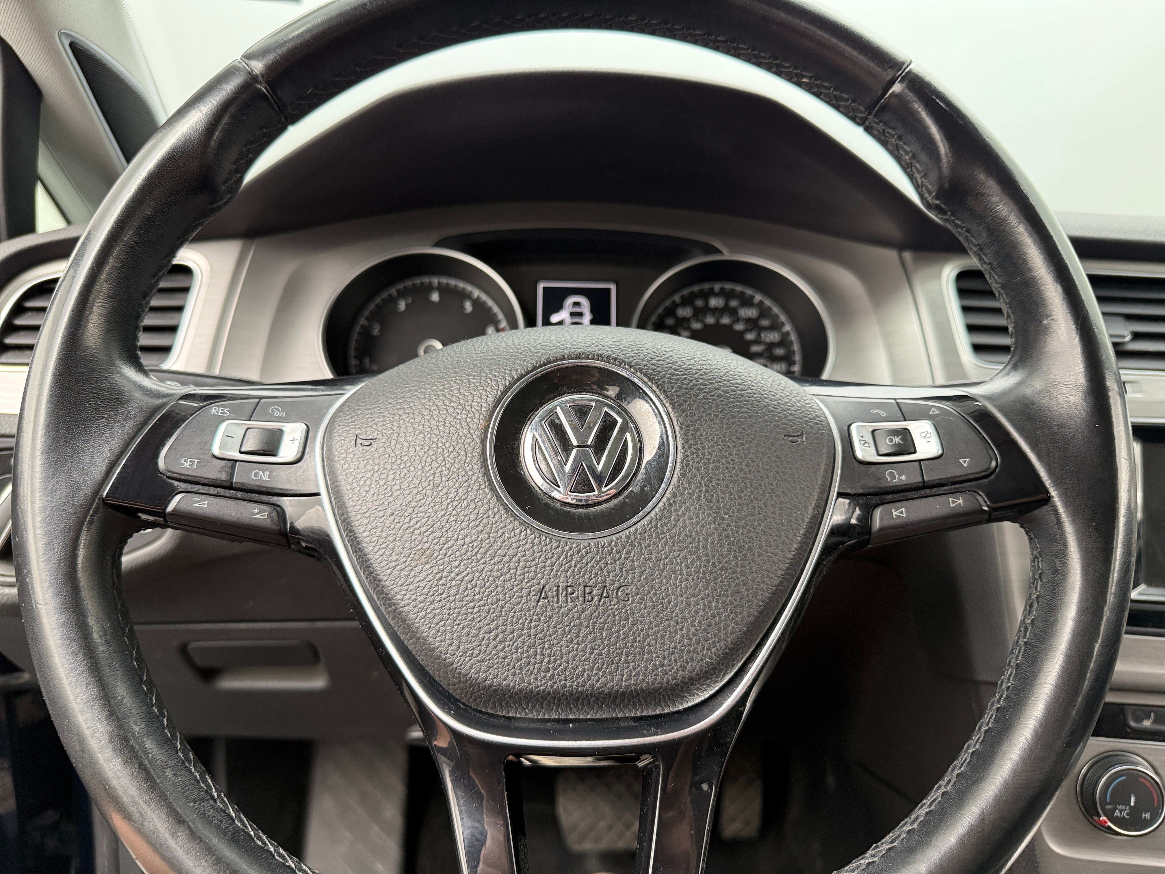 2015 Volkswagen Golf SE 4