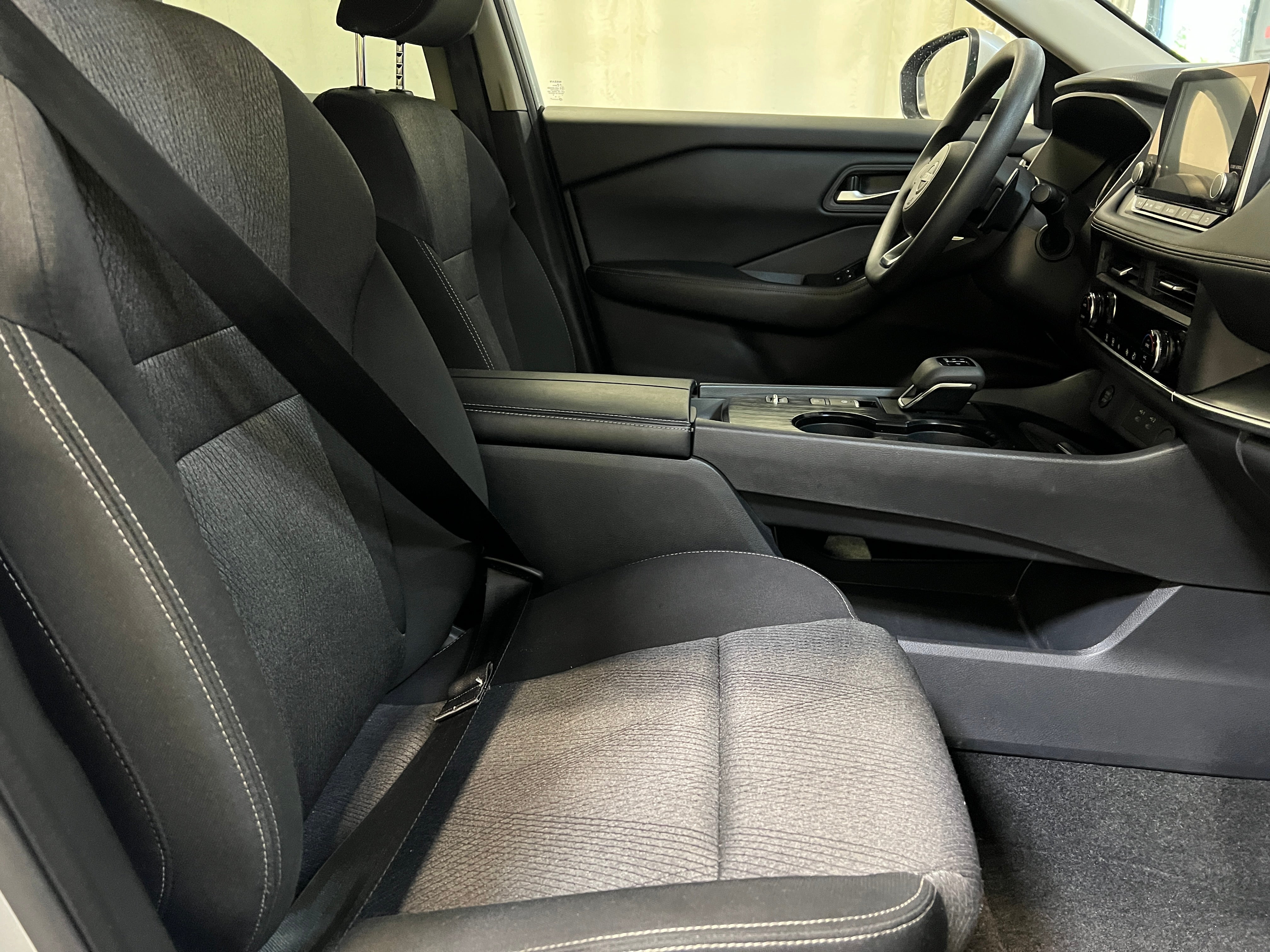 2024 Nissan Rogue SV 2