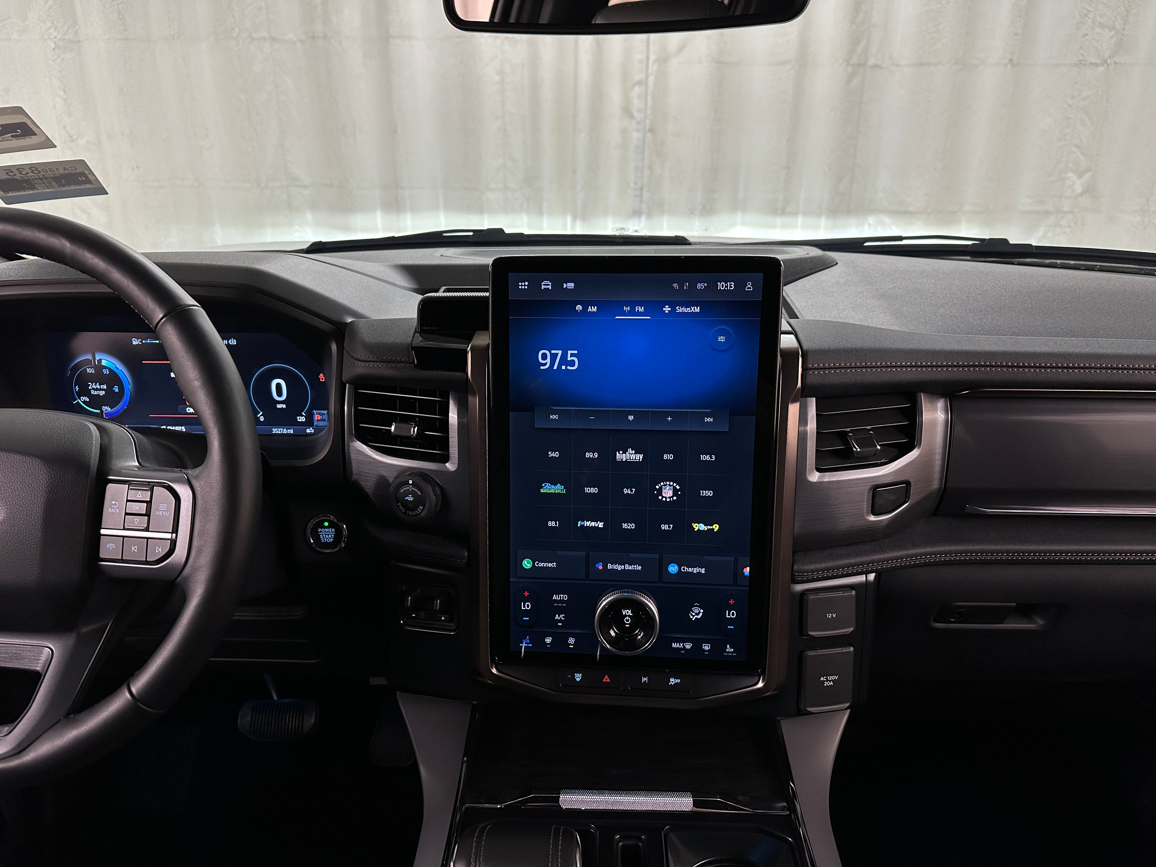 2024 Ford F-150 Lightning Lariat 2