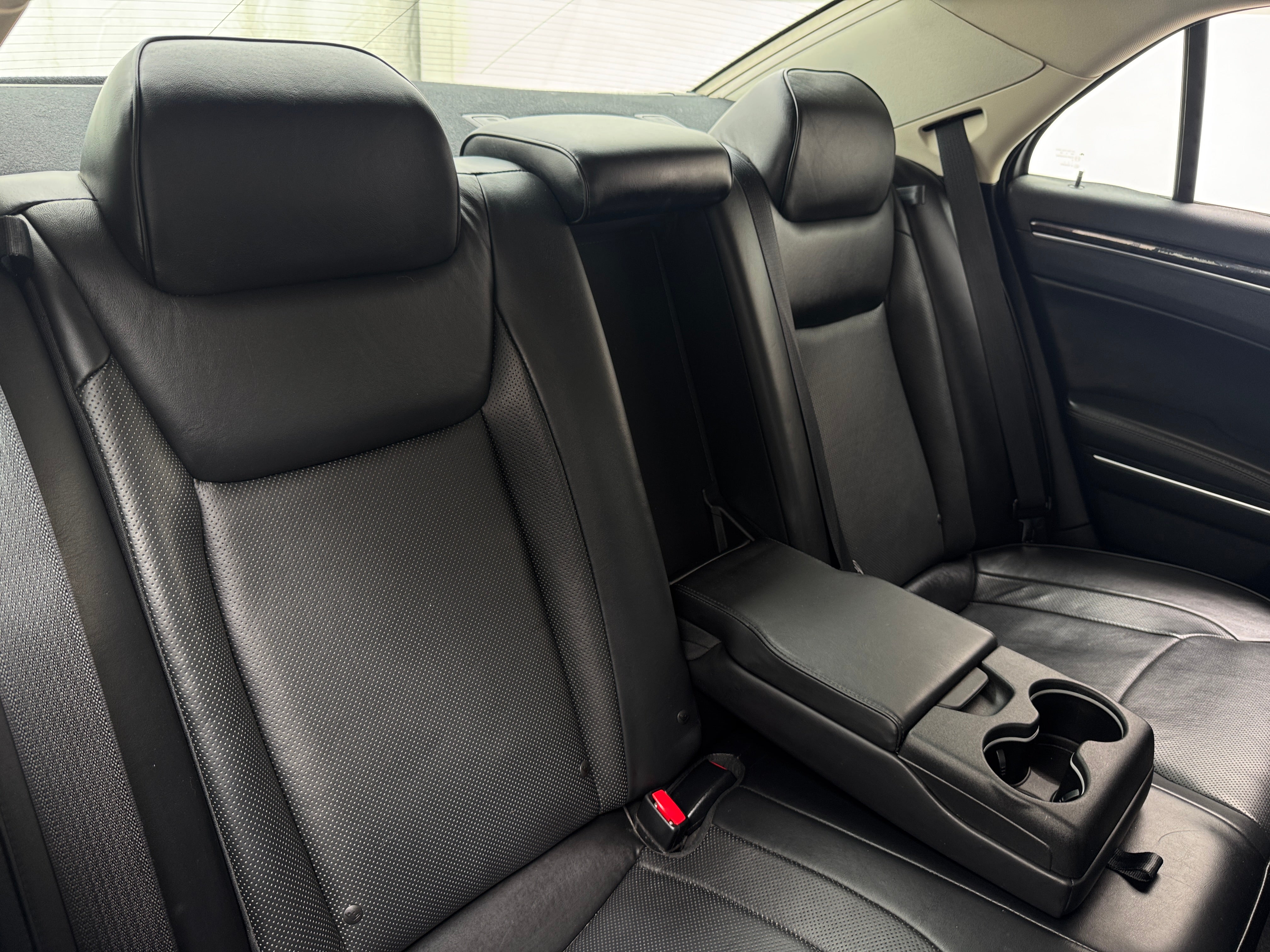 2016 Chrysler 300 C 5