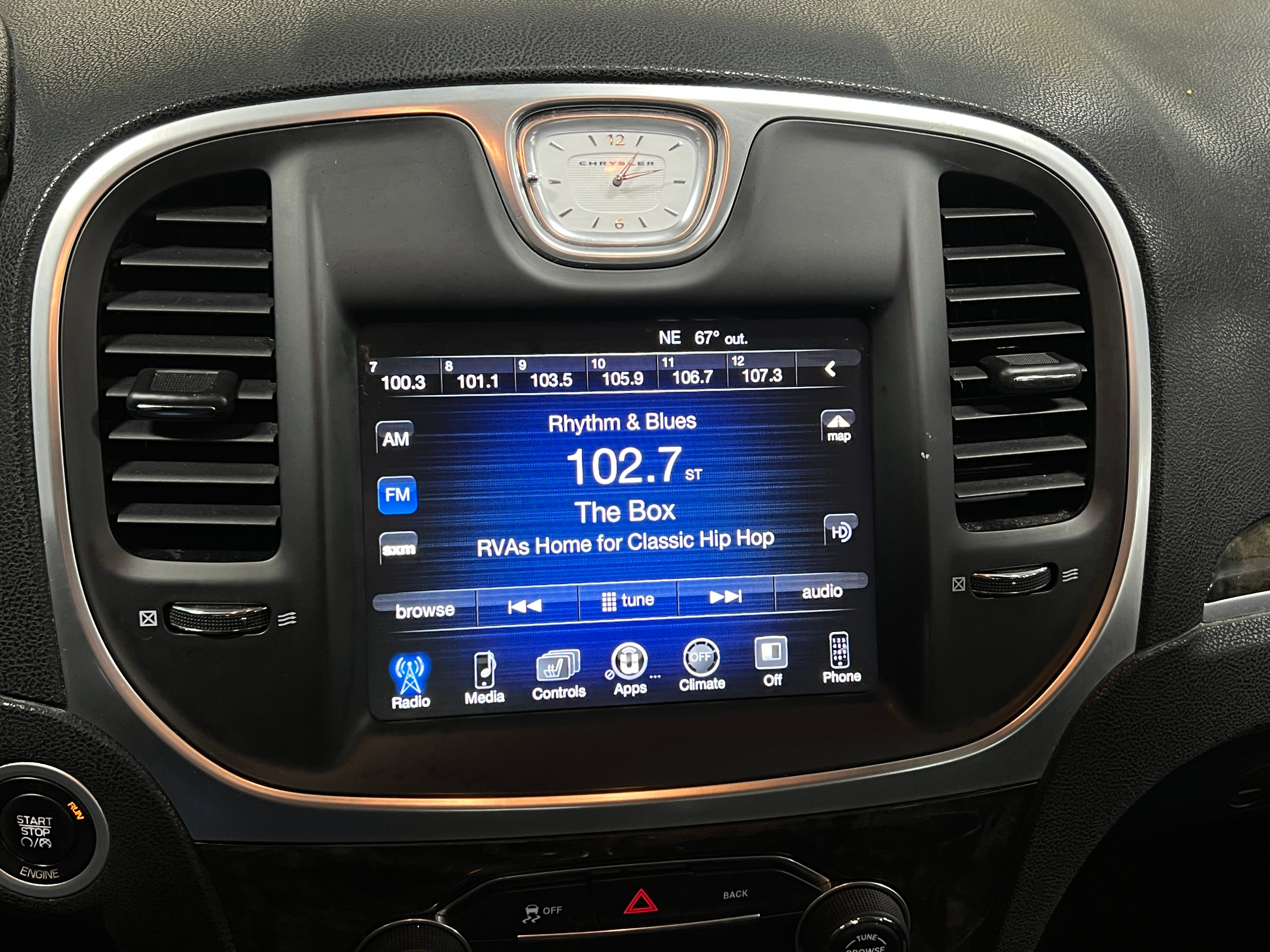 2016 Chrysler 300 C 3