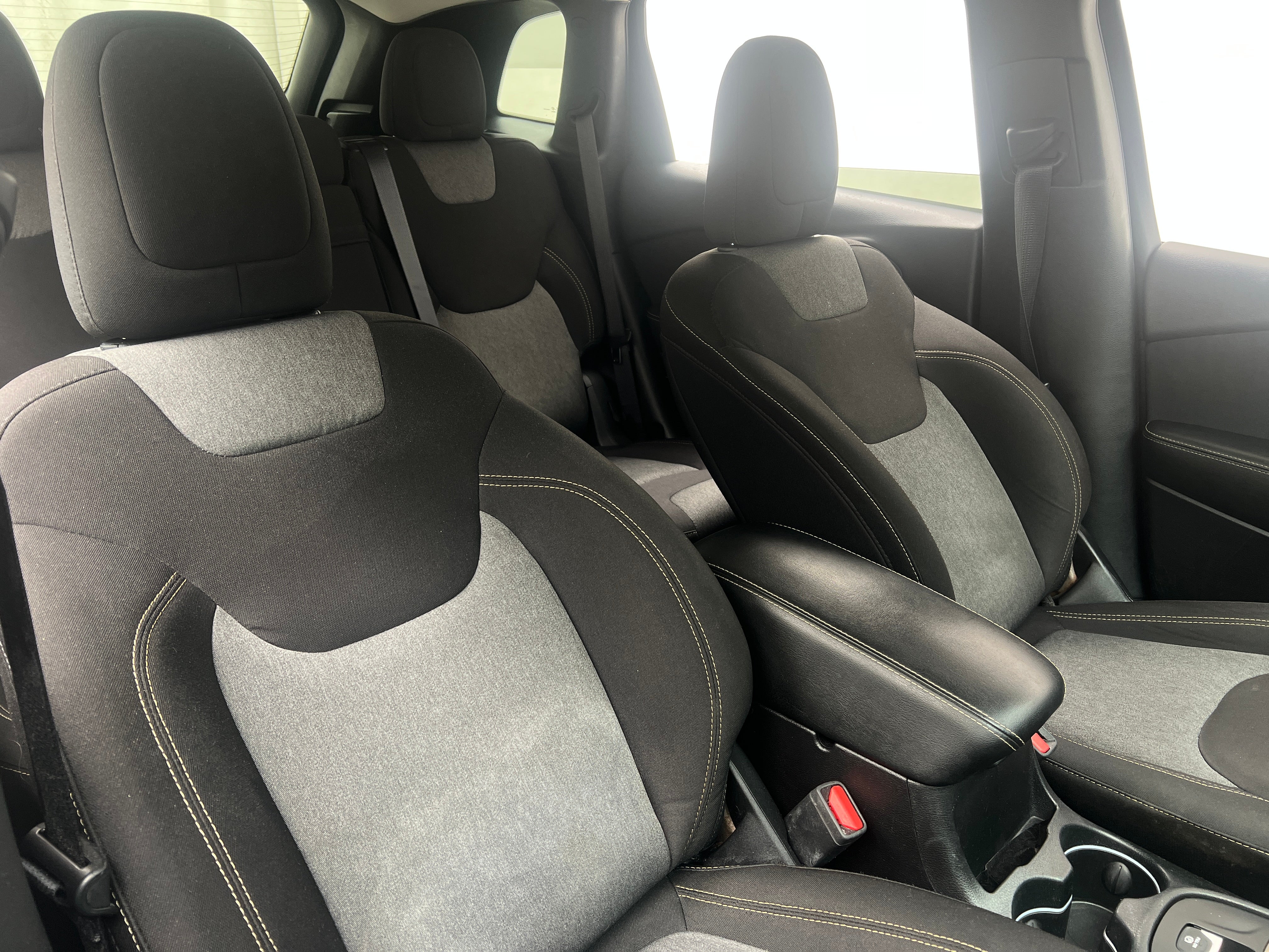 2017 Jeep Cherokee Sport Altitude 2