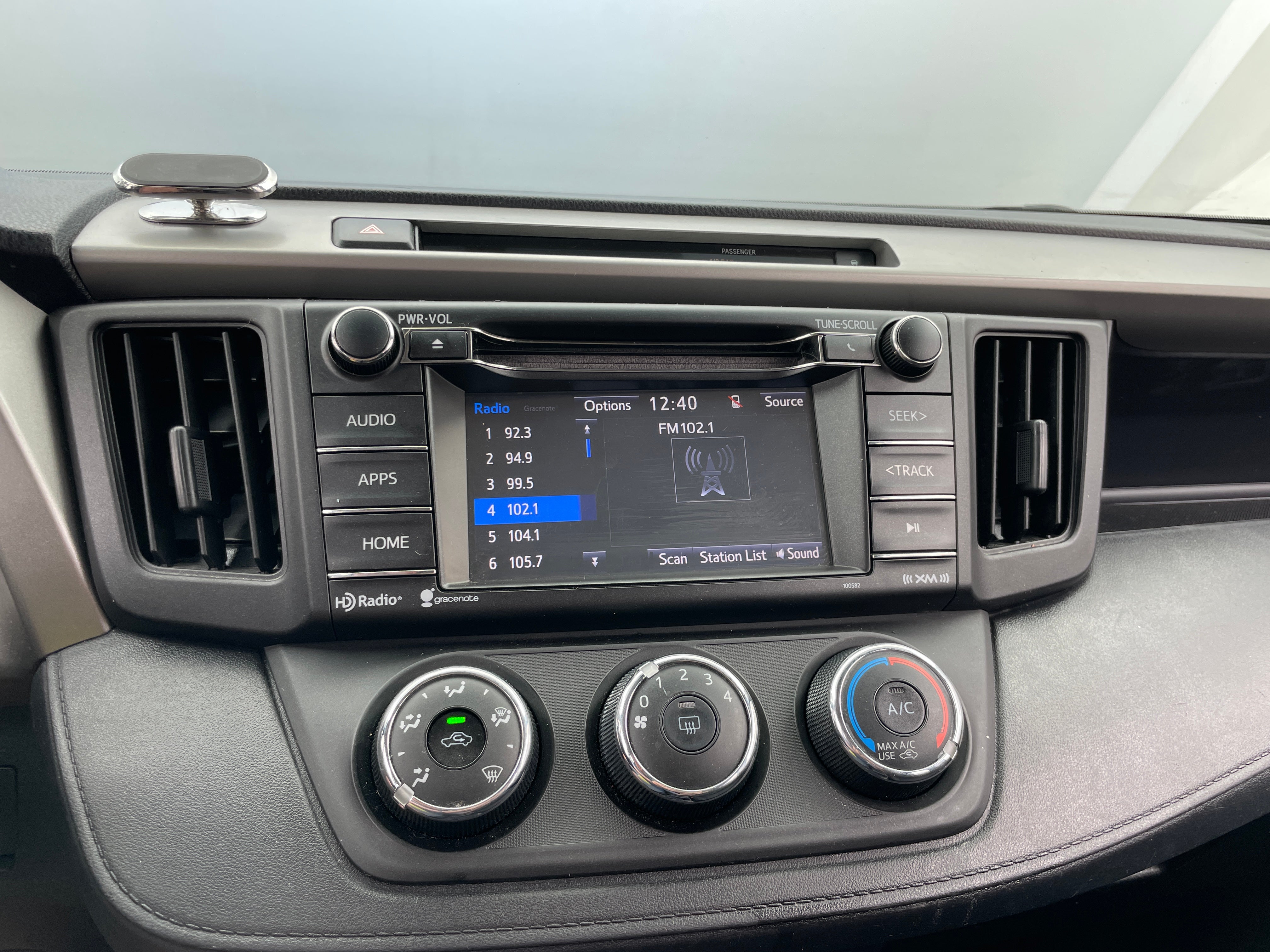 2016 Toyota RAV4 LE 4