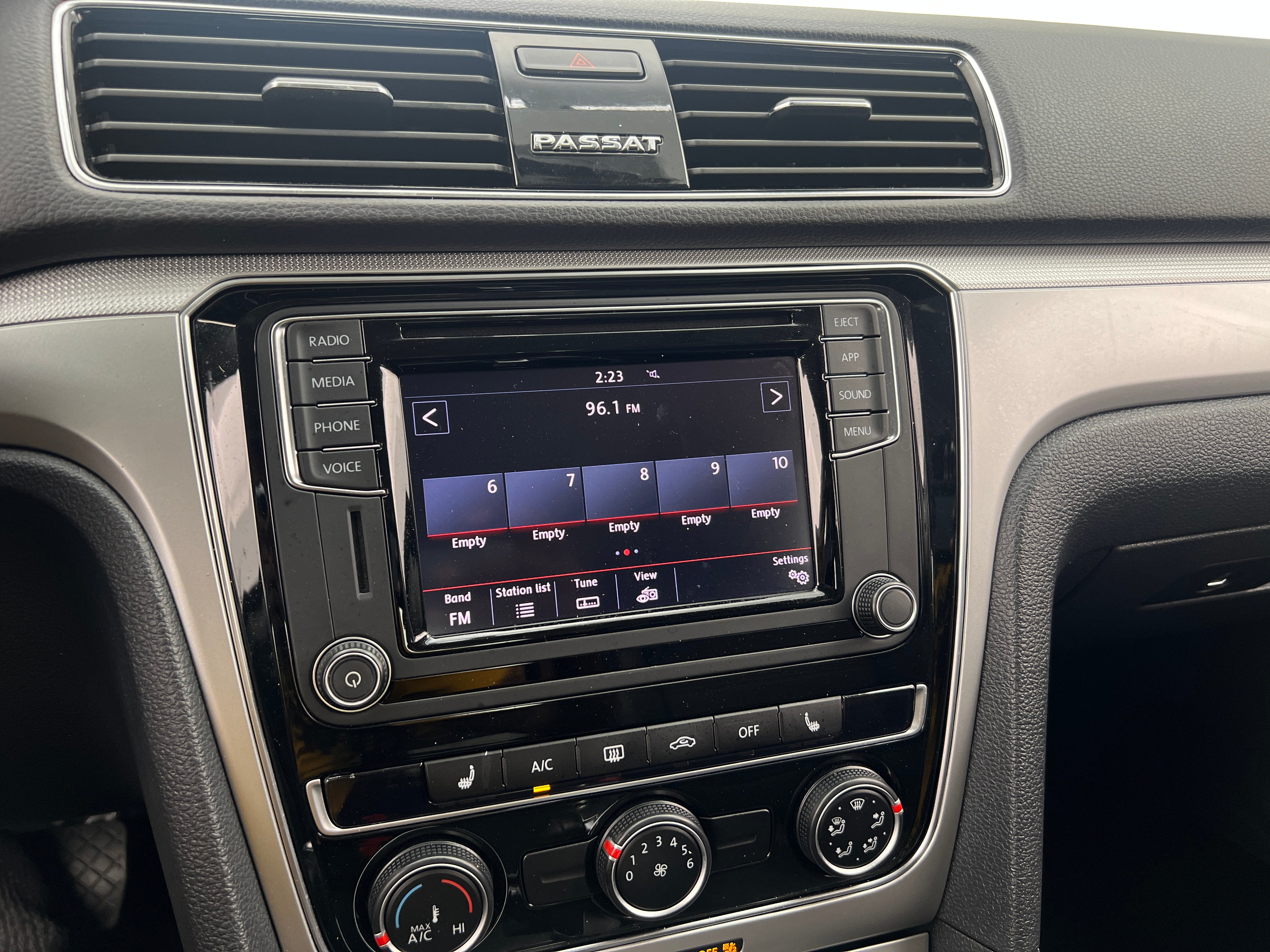 2019 Volkswagen Passat Wolfsburg Edition 3